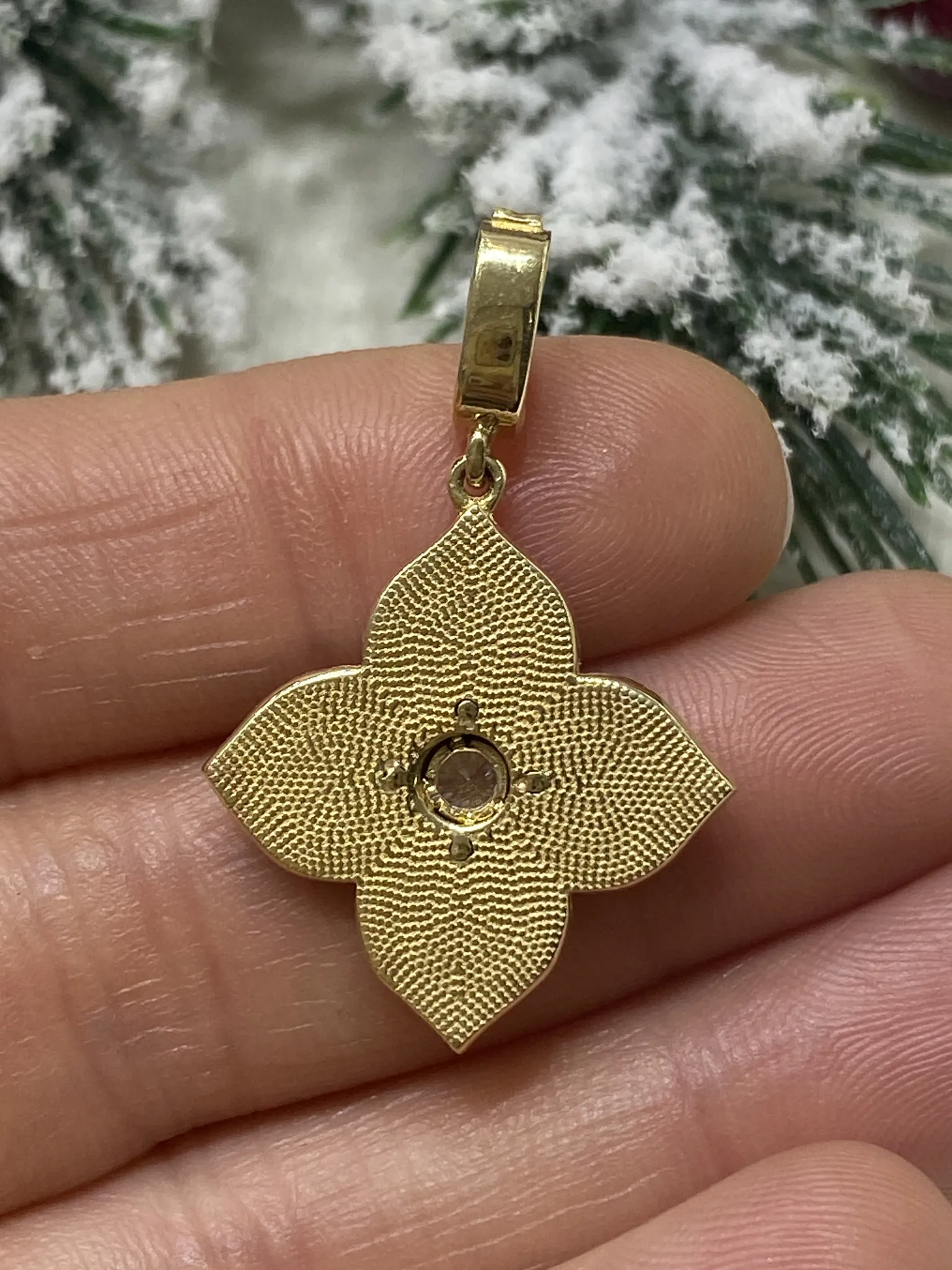 Favori Marka Charm Model Uç