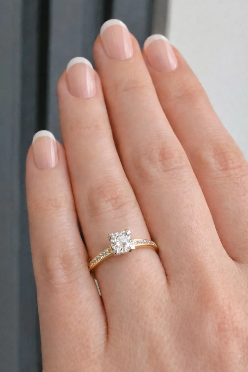 Favori Marka Tek Taş Model Yüzük