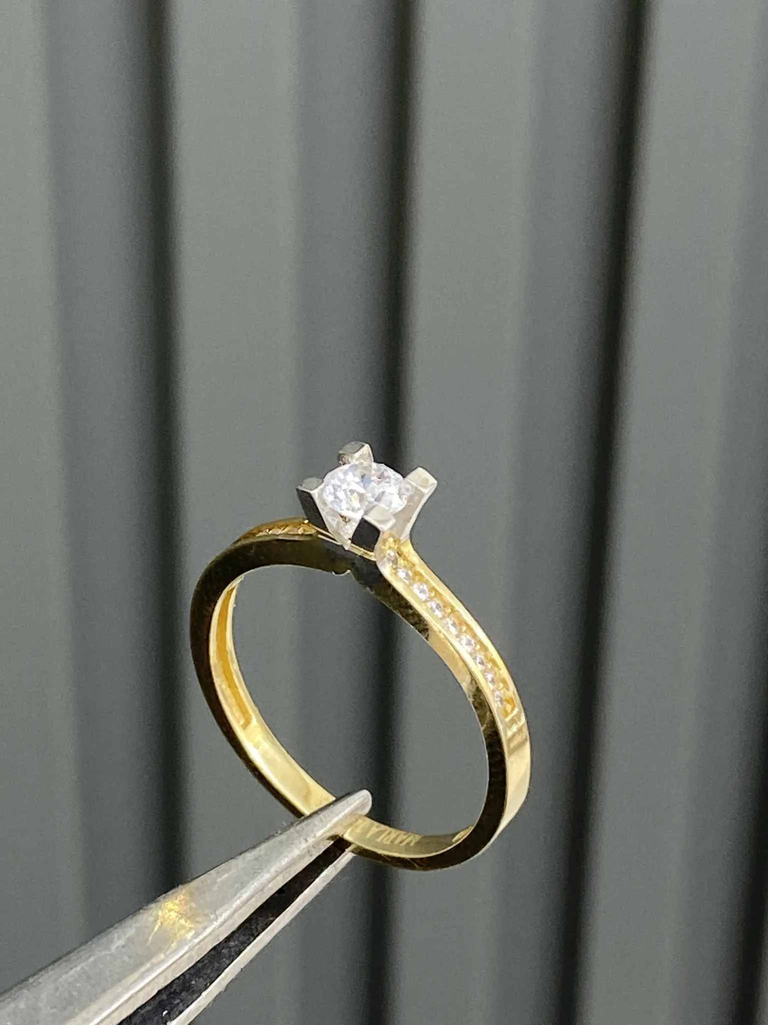 Favori Marka Tek Taş Model Yüzük