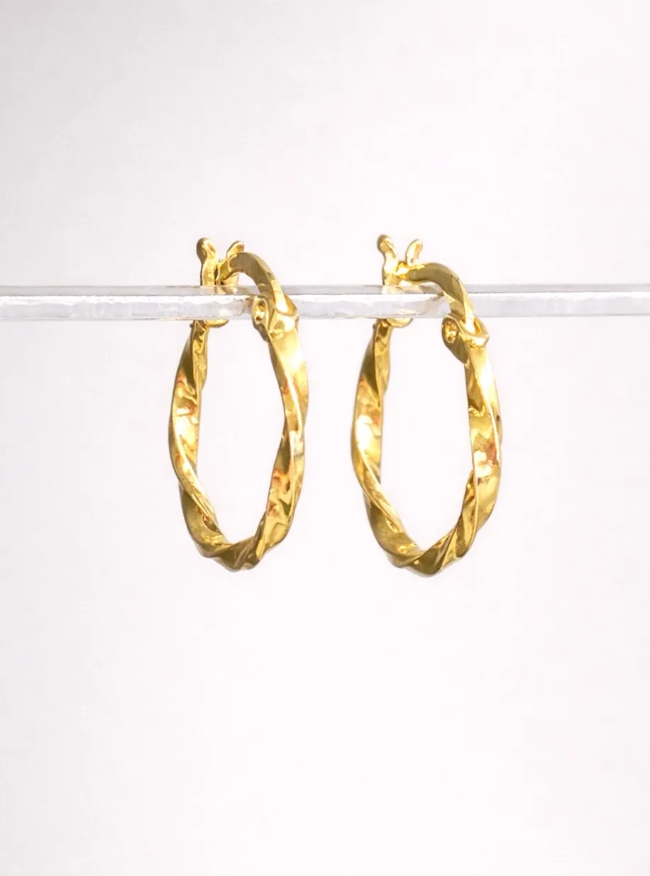 Favori Marka Desenli Halka Küpe 