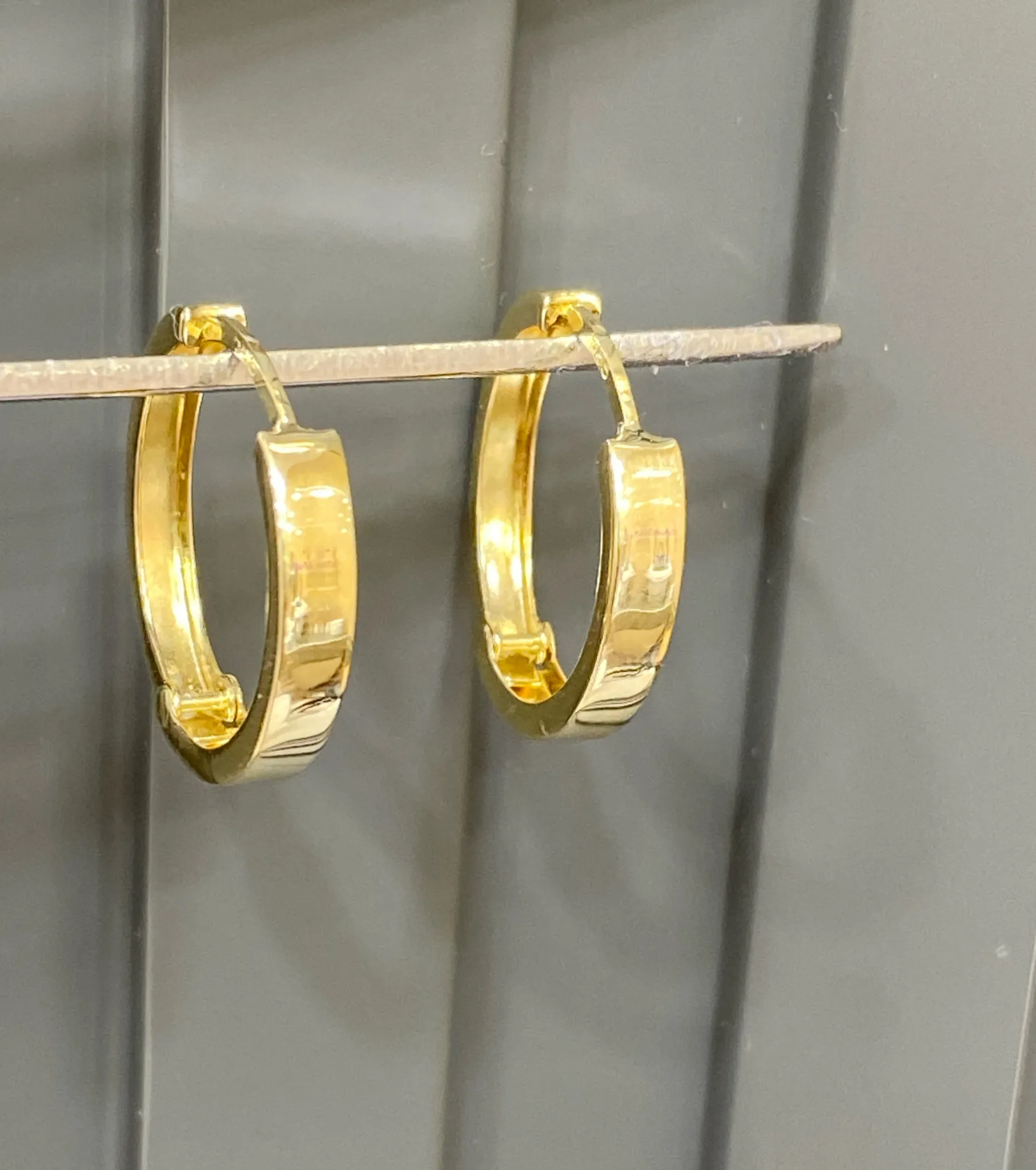 Favori Marka Halka Model Küpe