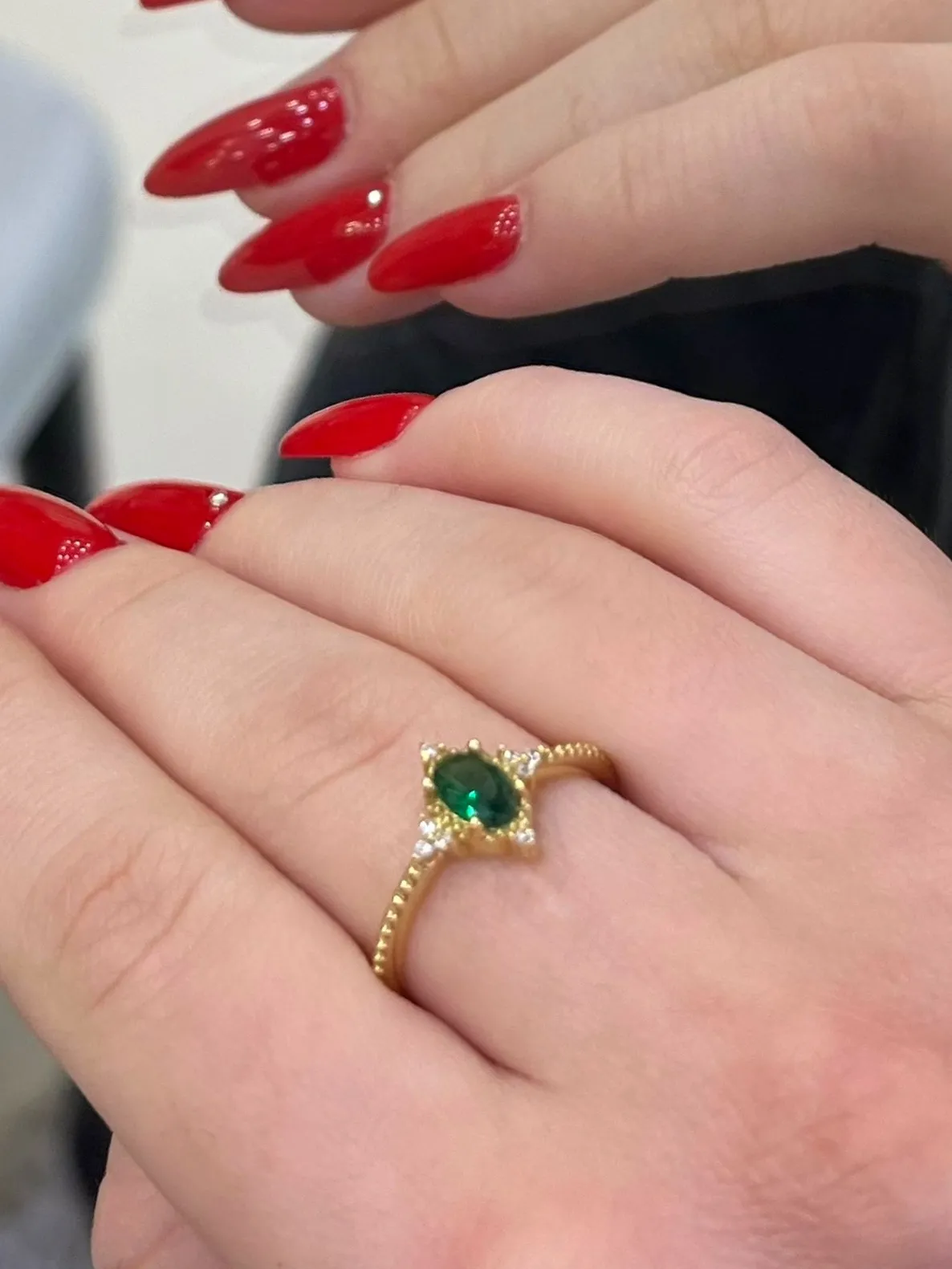 14 Ayar Yeşil Taşlı Model Yüzük