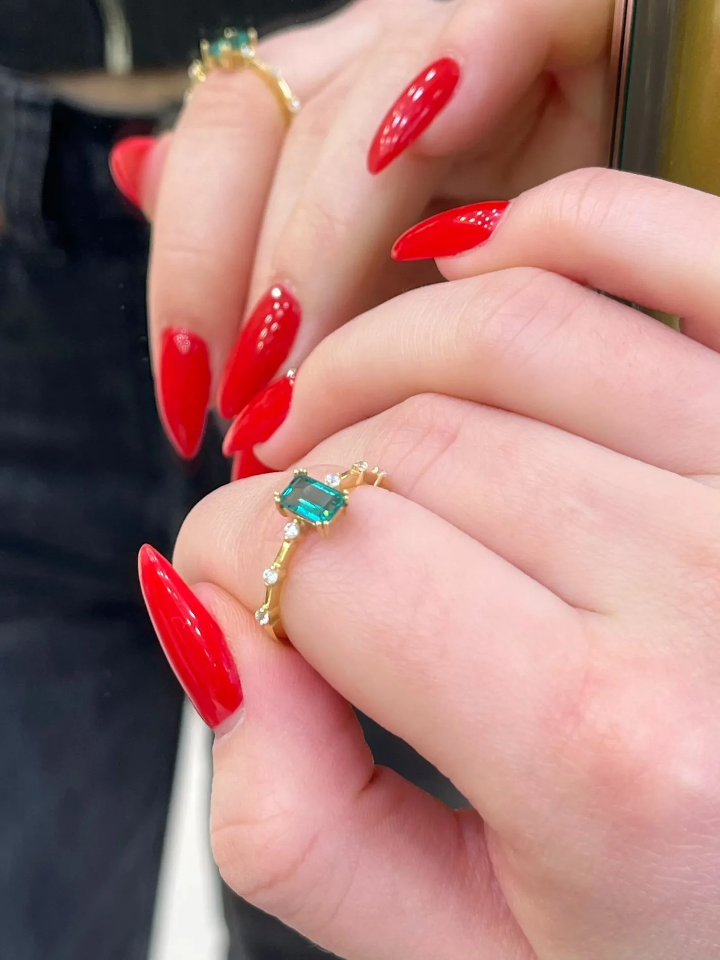 Favori Marka Yeşil Taşlı Model Yüzük