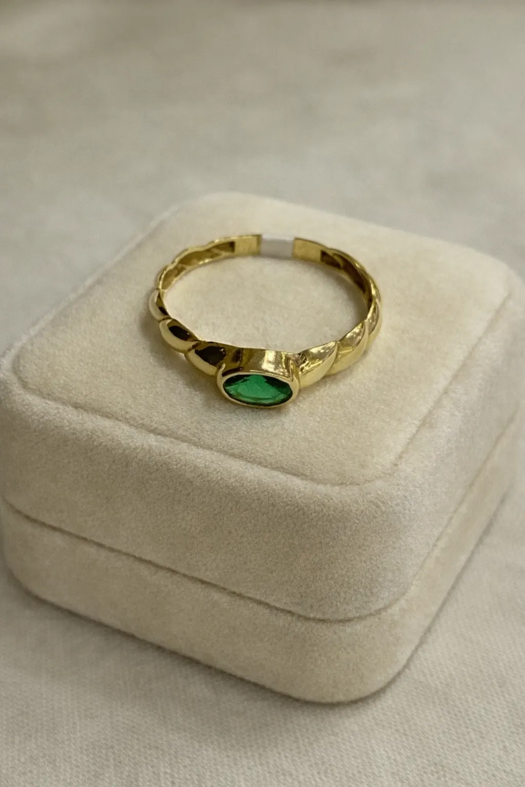 Favori Marka Yeşil Taşlı Model Yüzük