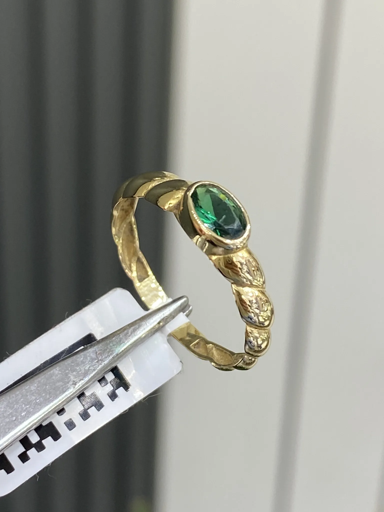 Favori Marka Yeşil Taşlı Model Yüzük