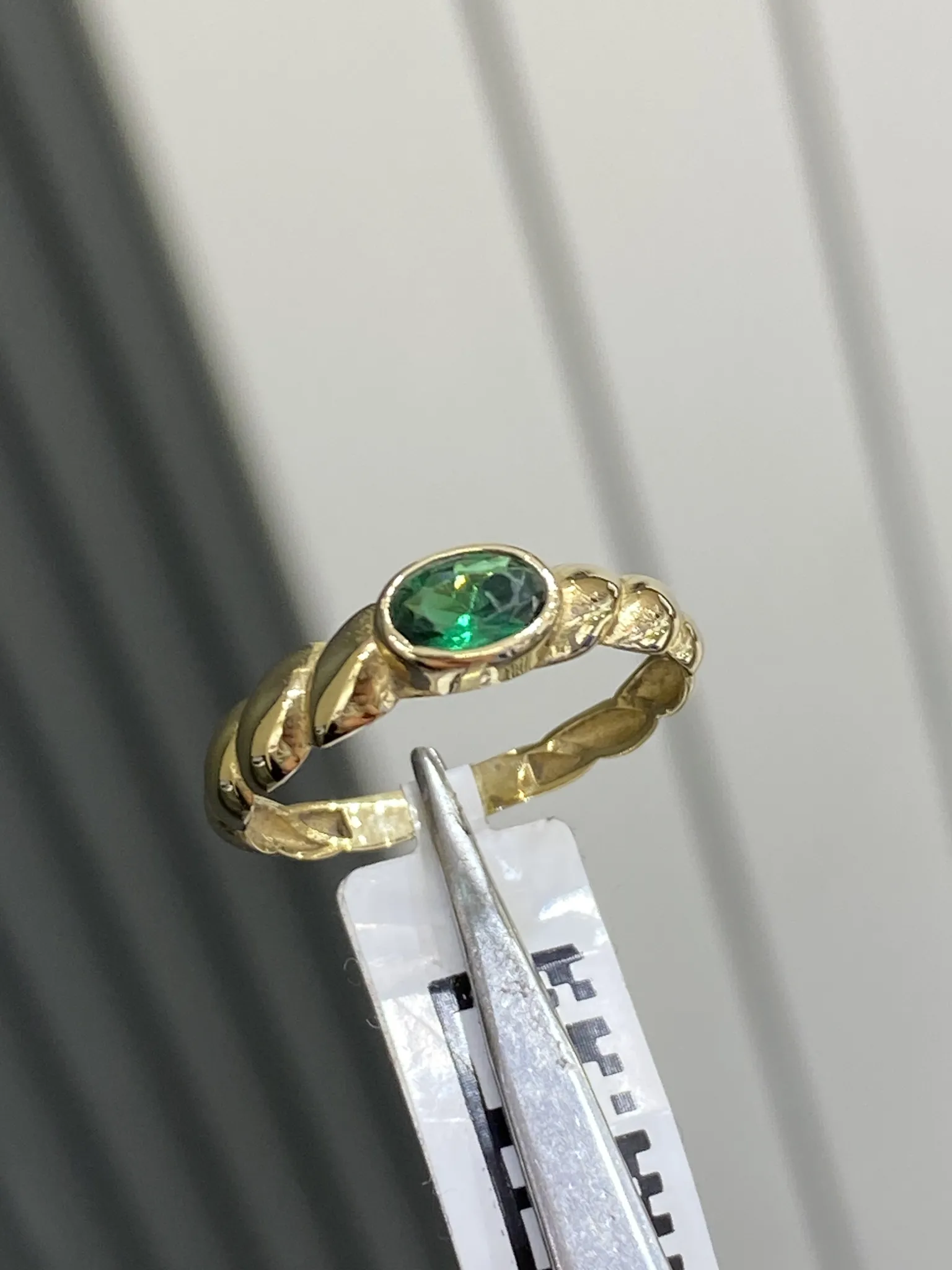 Favori Marka Yeşil Taşlı Model Yüzük