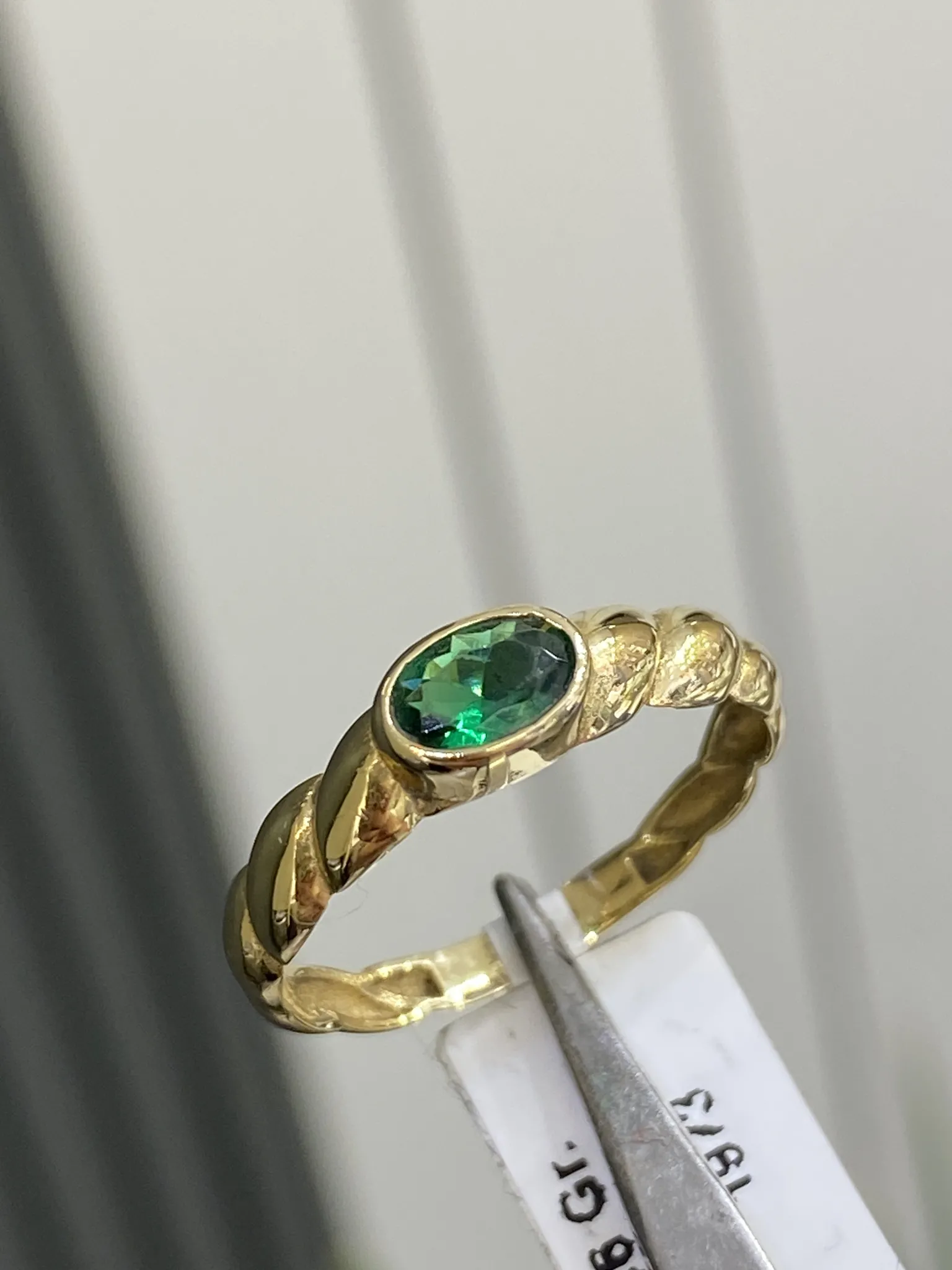 Favori Marka Yeşil Taşlı Model Yüzük