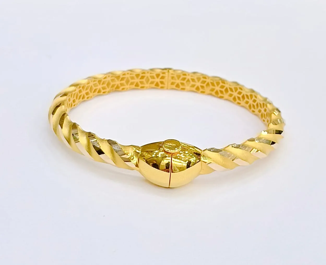 Favori Marka Tokalı Burma Model Kelepçe