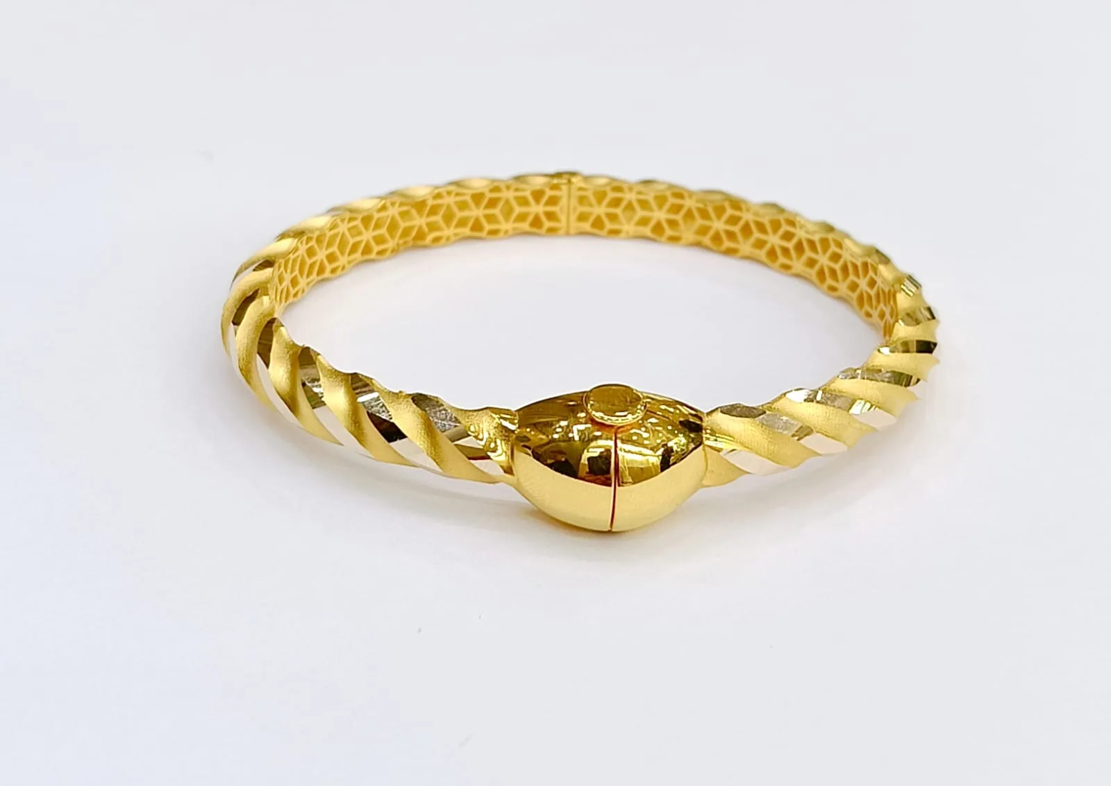 Favori Marka Tokalı Burma Model Kelepçe