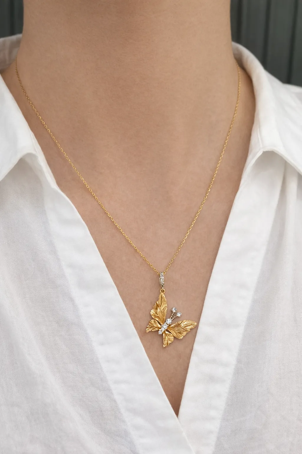 Favori Marka Kelebek Model Kolye