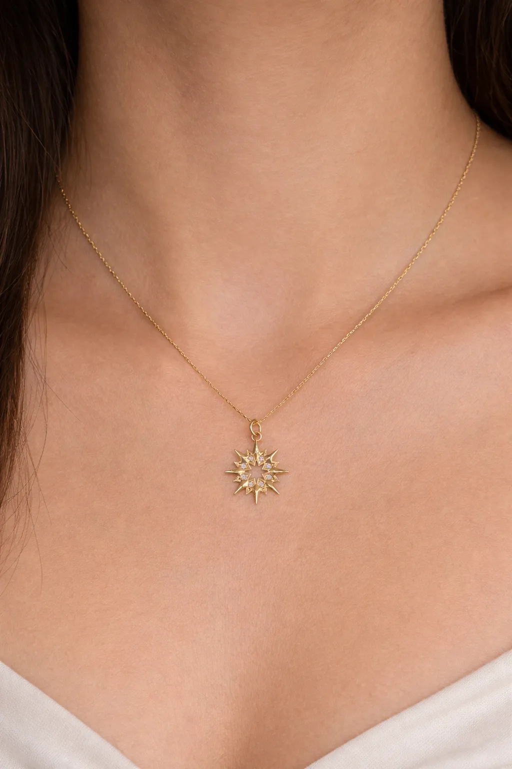 Favori Marka Güneşli Kolye