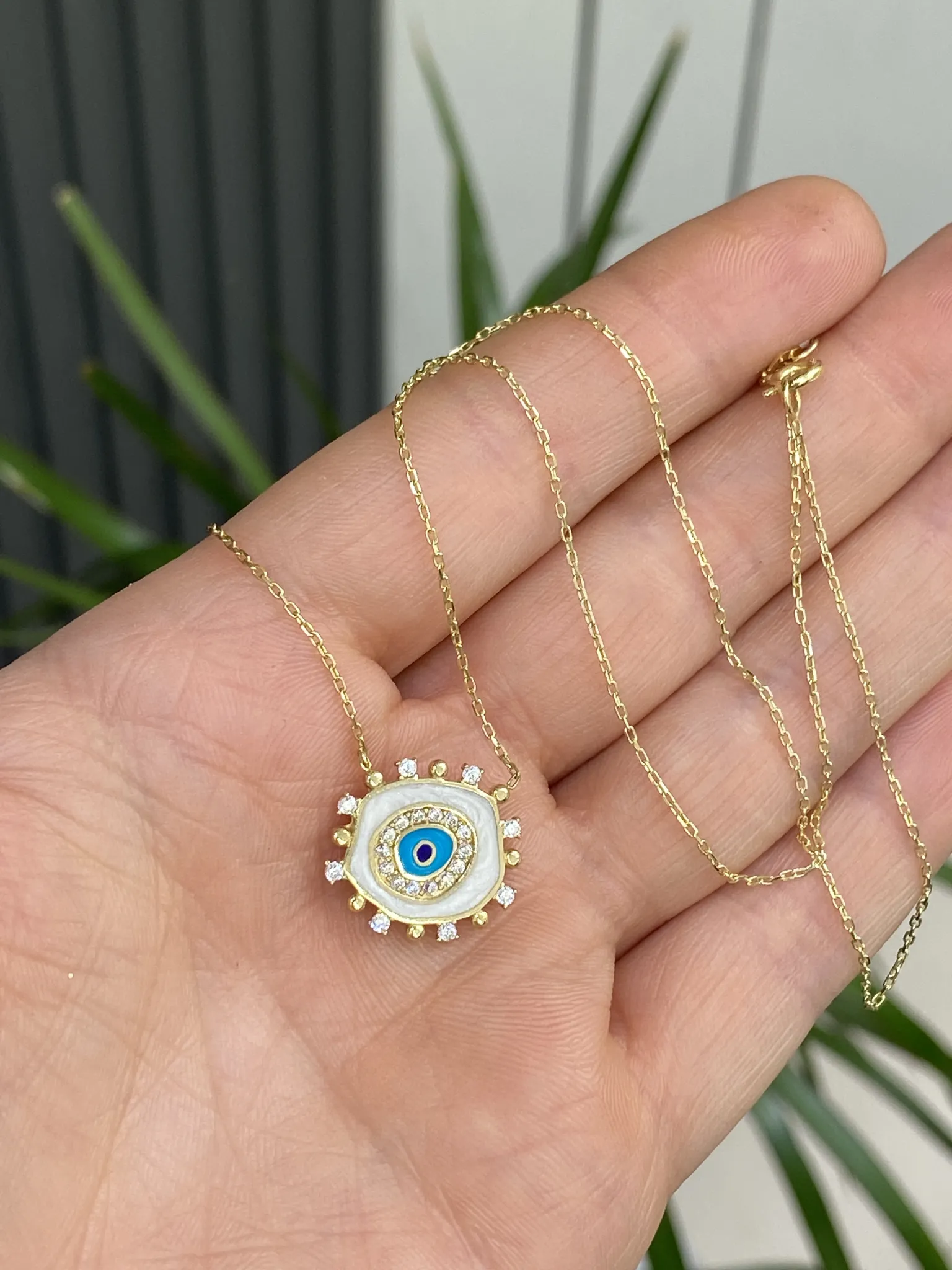 Favori Marka Mineli Model Kolye