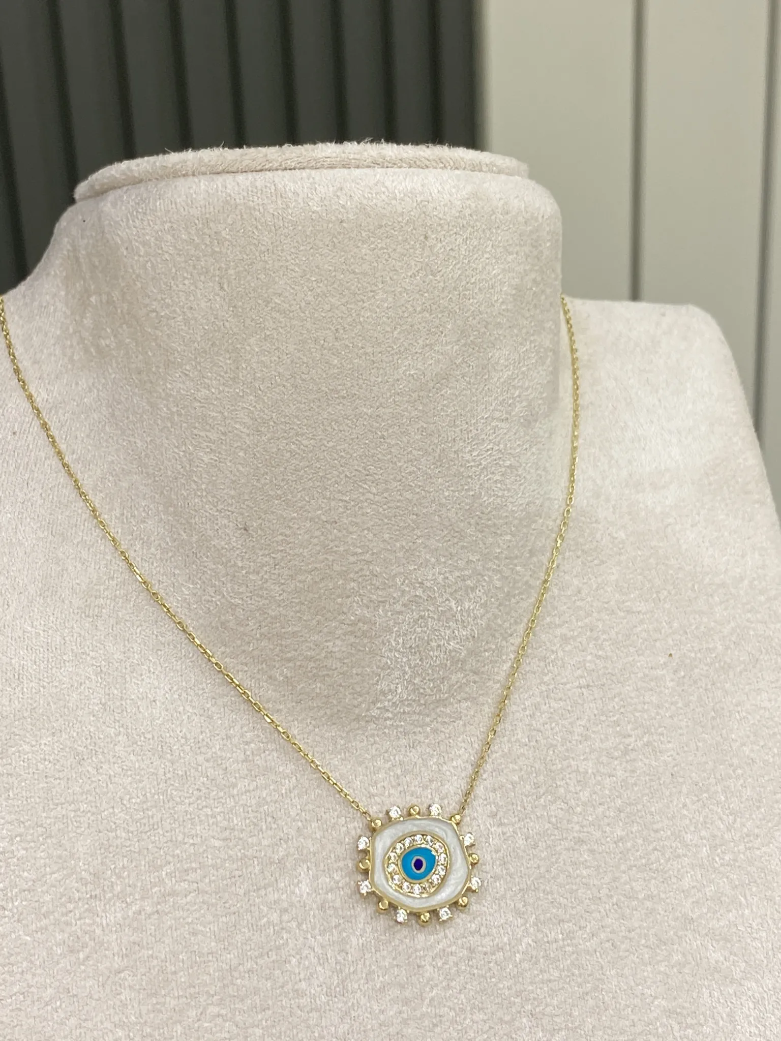 Favori Marka Mineli Model Kolye