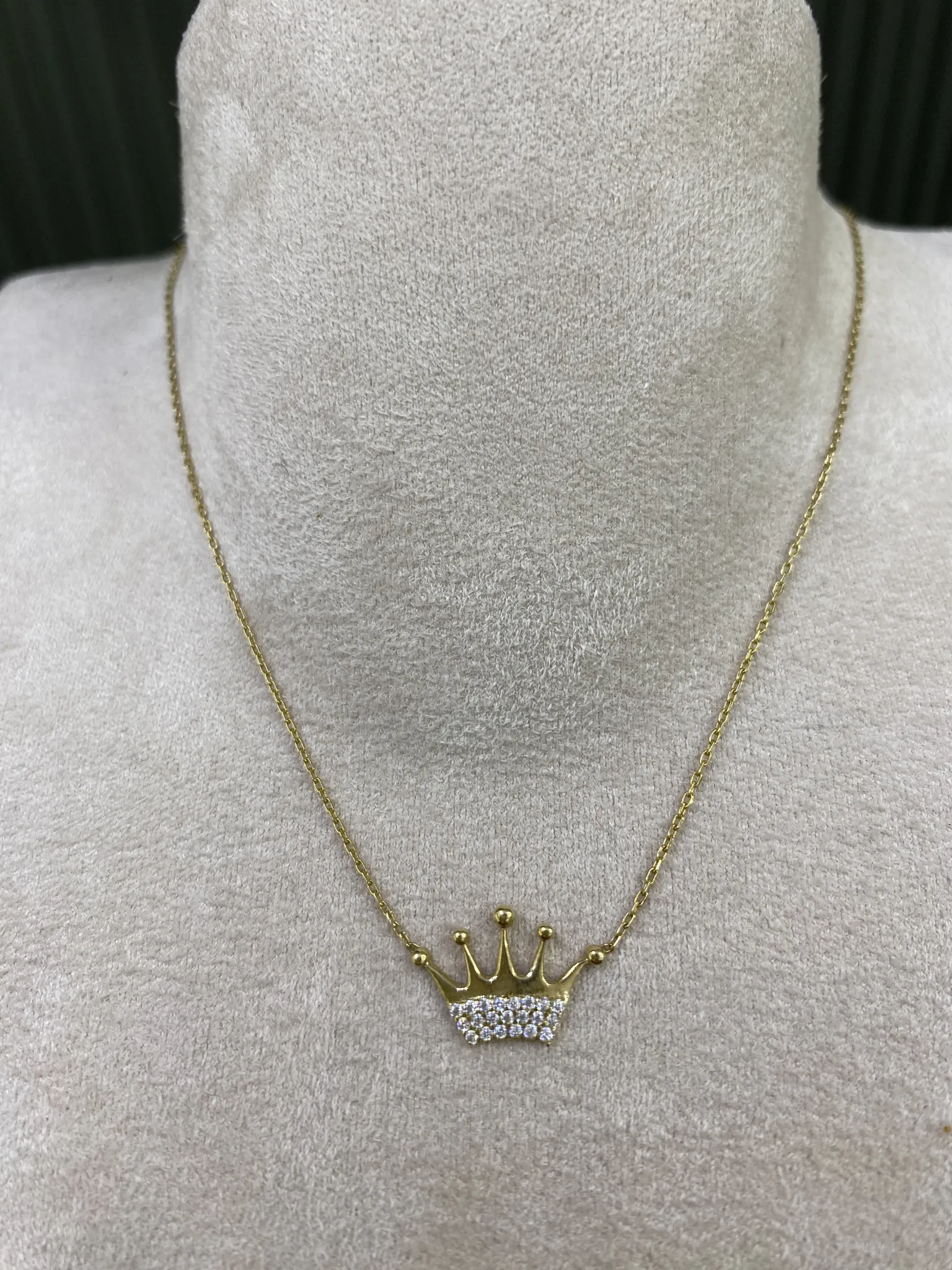 Favori Marka Taç Model Kolye