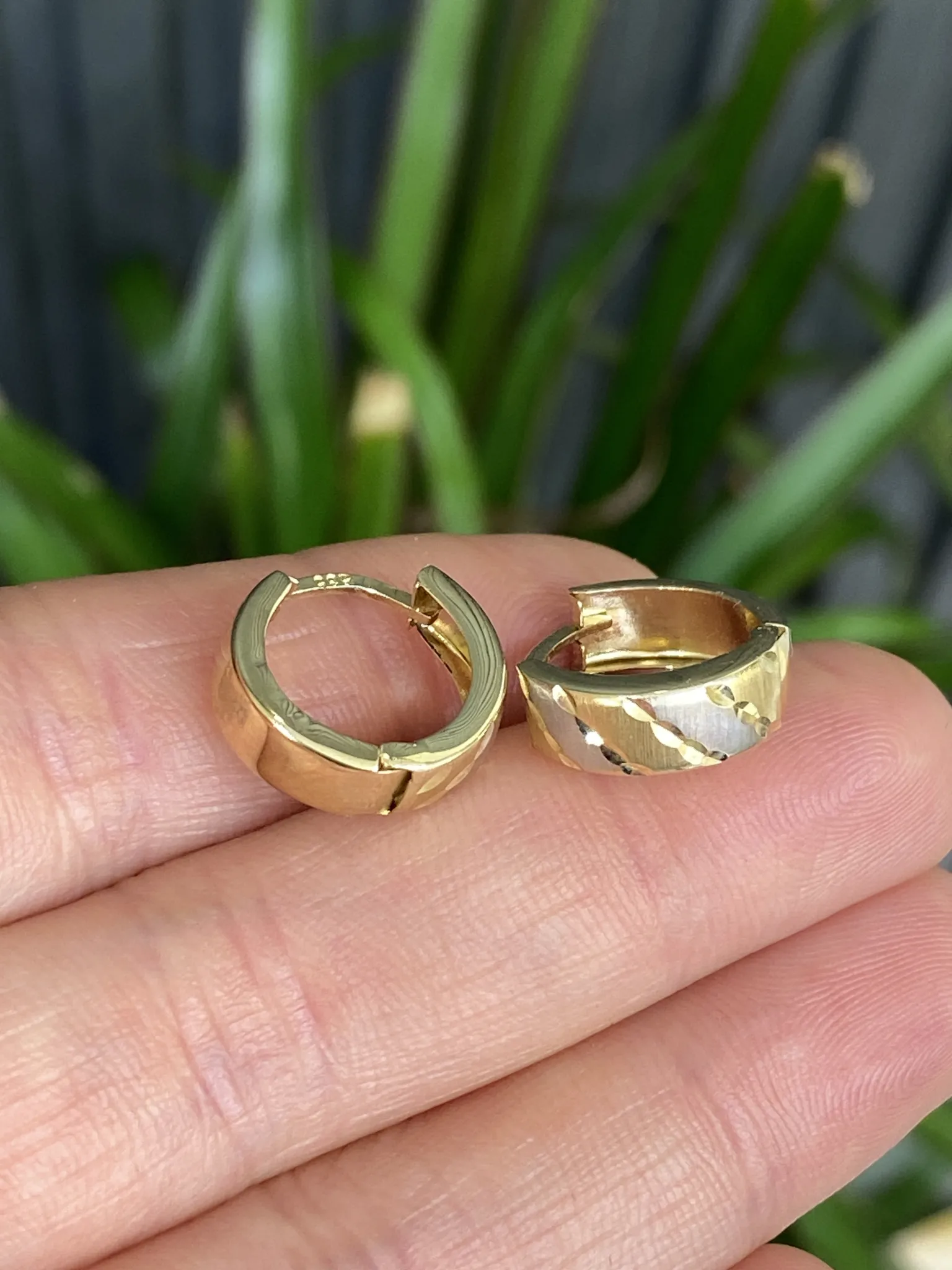 Favori Marka Desenli Halka Küpe