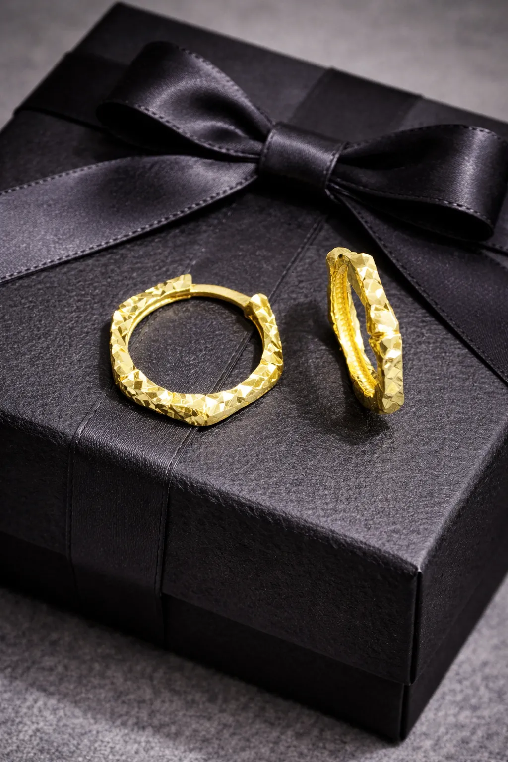 Favori Marka İtalyan Model Desenli Halka Küpe