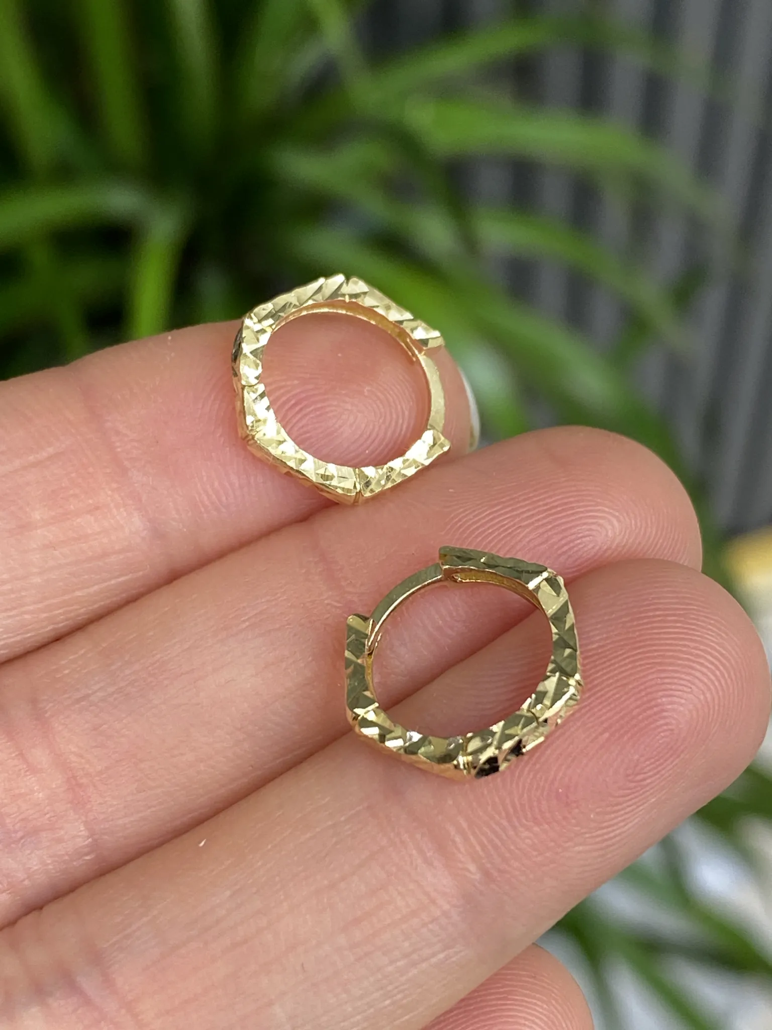 Favori Marka İtalyan Model Desenli Halka Küpe