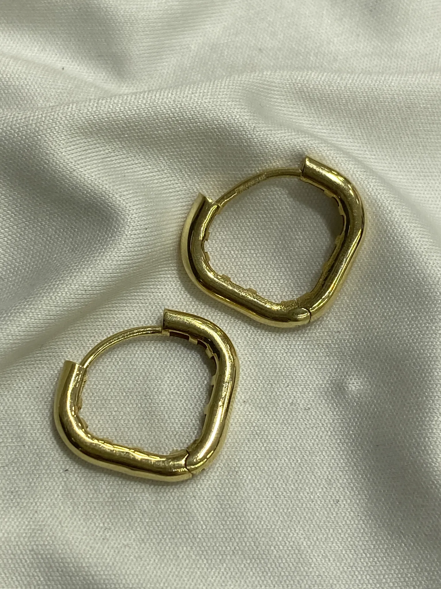 Favori Marka Üçgen Model Küpe