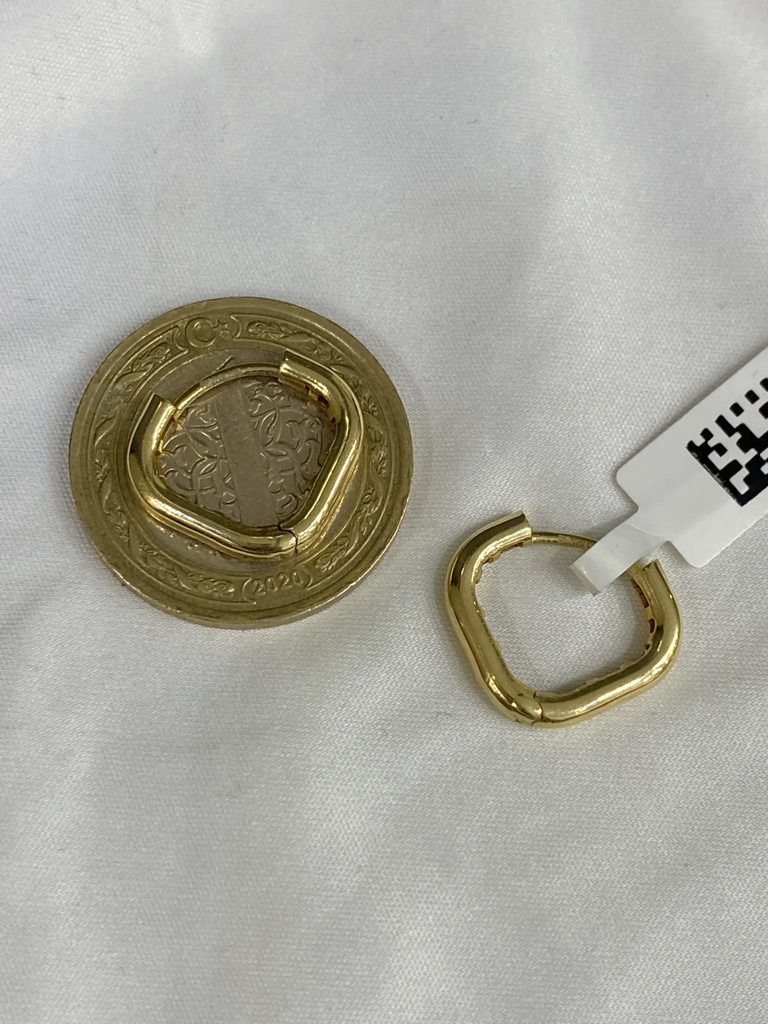 Favori Marka Üçgen Model Küpe