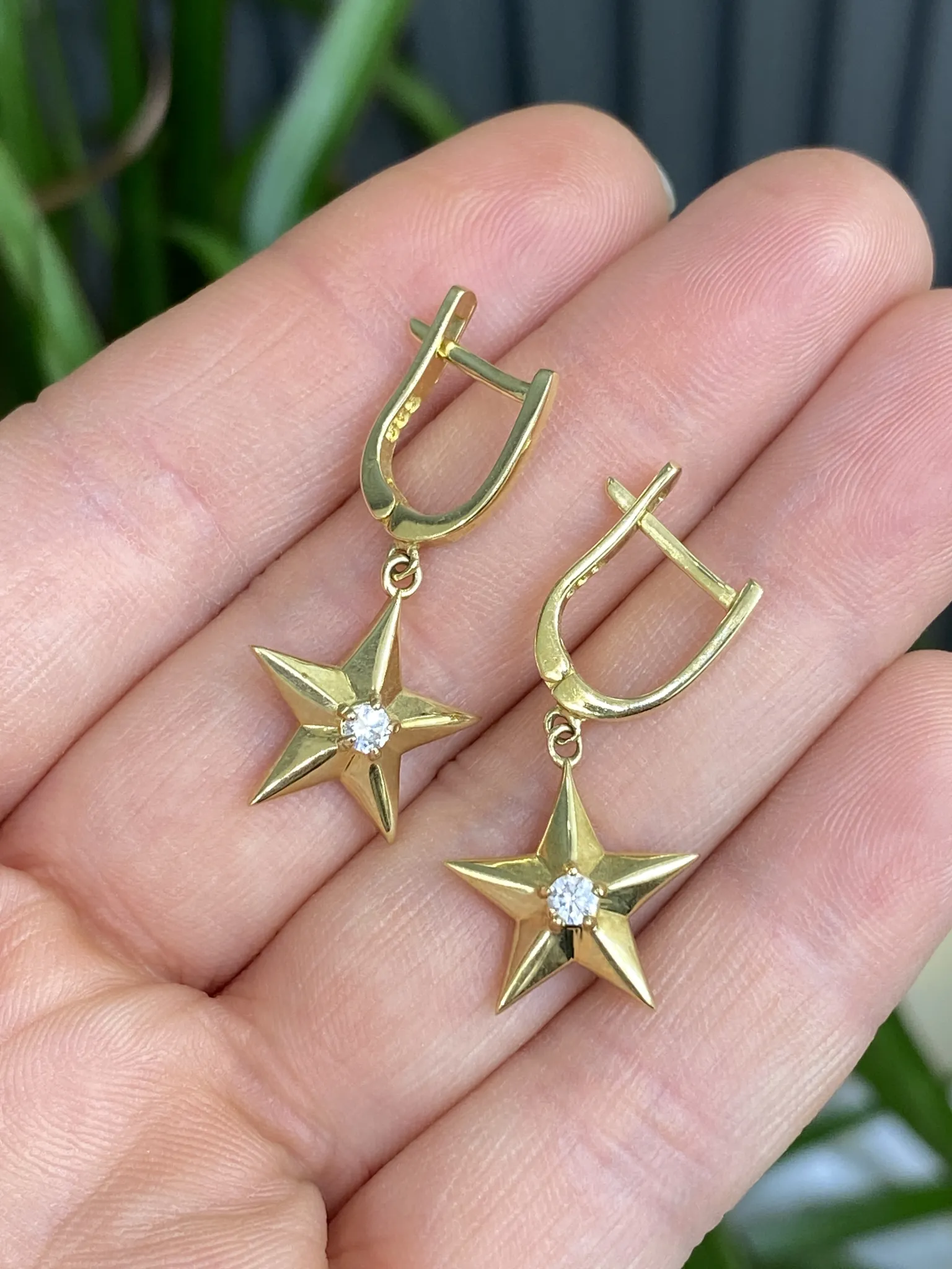 14 Ayar Sallantılı Yıldız Model Küpe