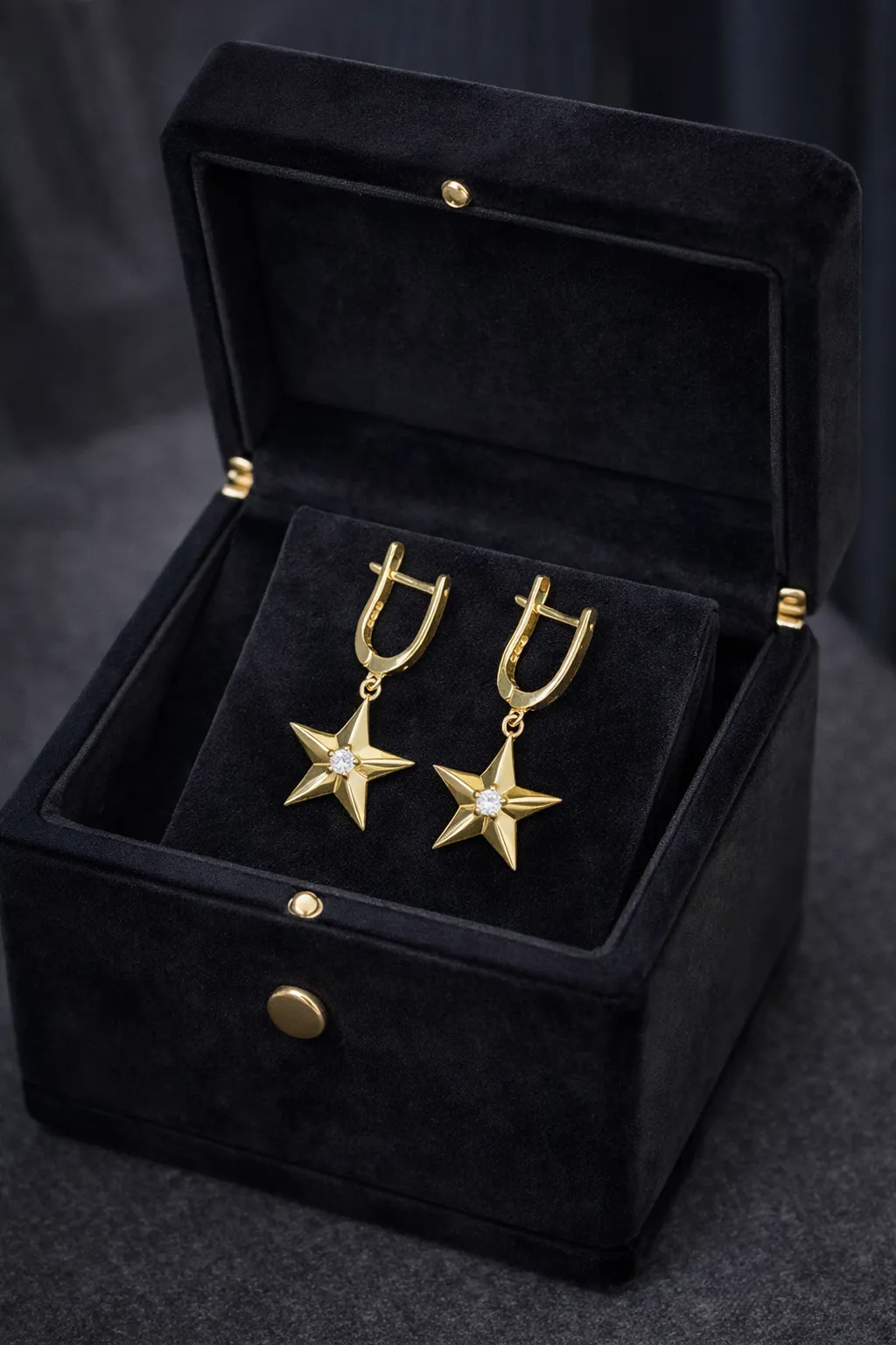 14 Ayar Sallantılı Yıldız Model Küpe