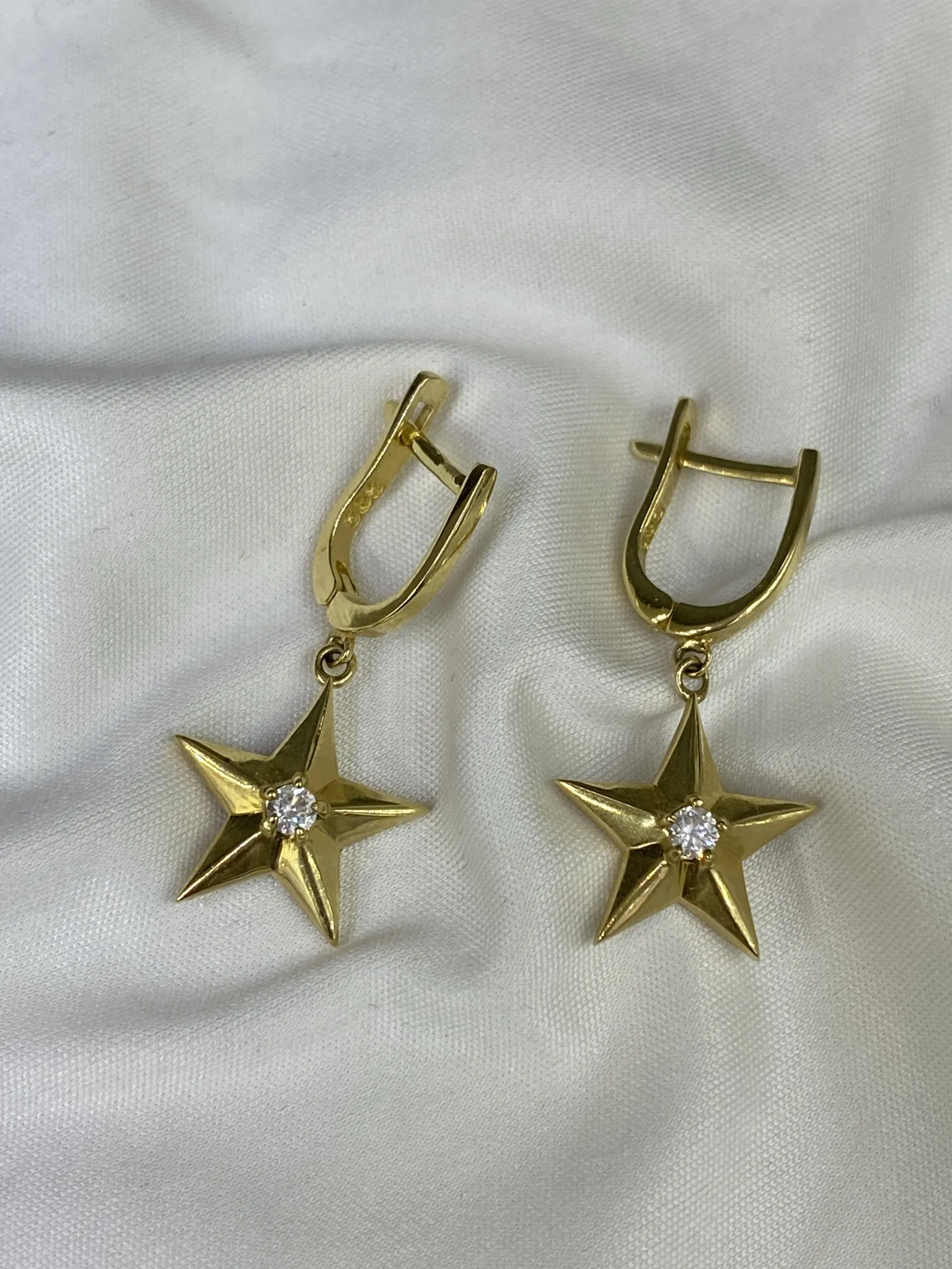 14 Ayar Sallantılı Yıldız Model Küpe