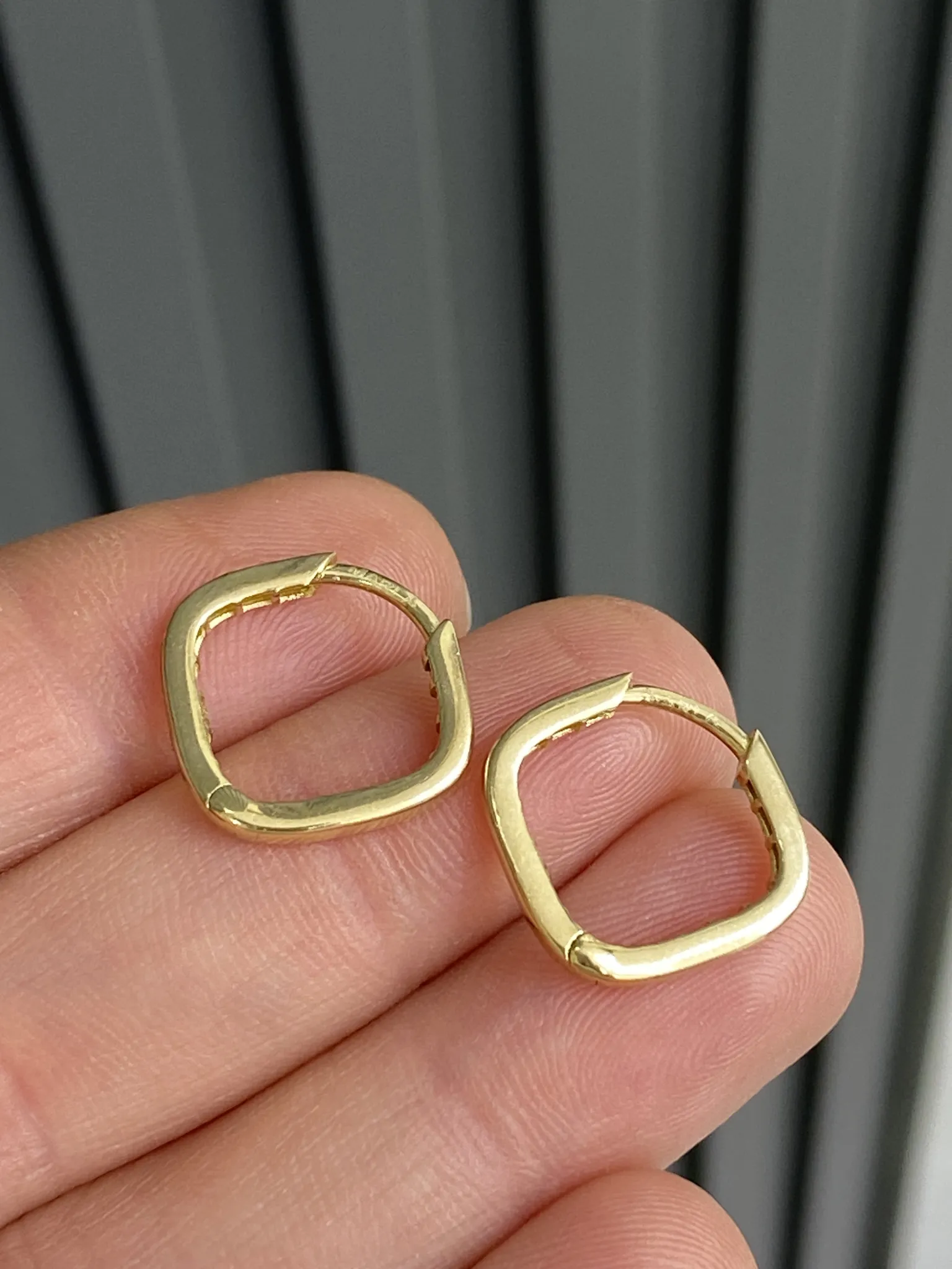 Favori Marka İtalyan Model Küpe