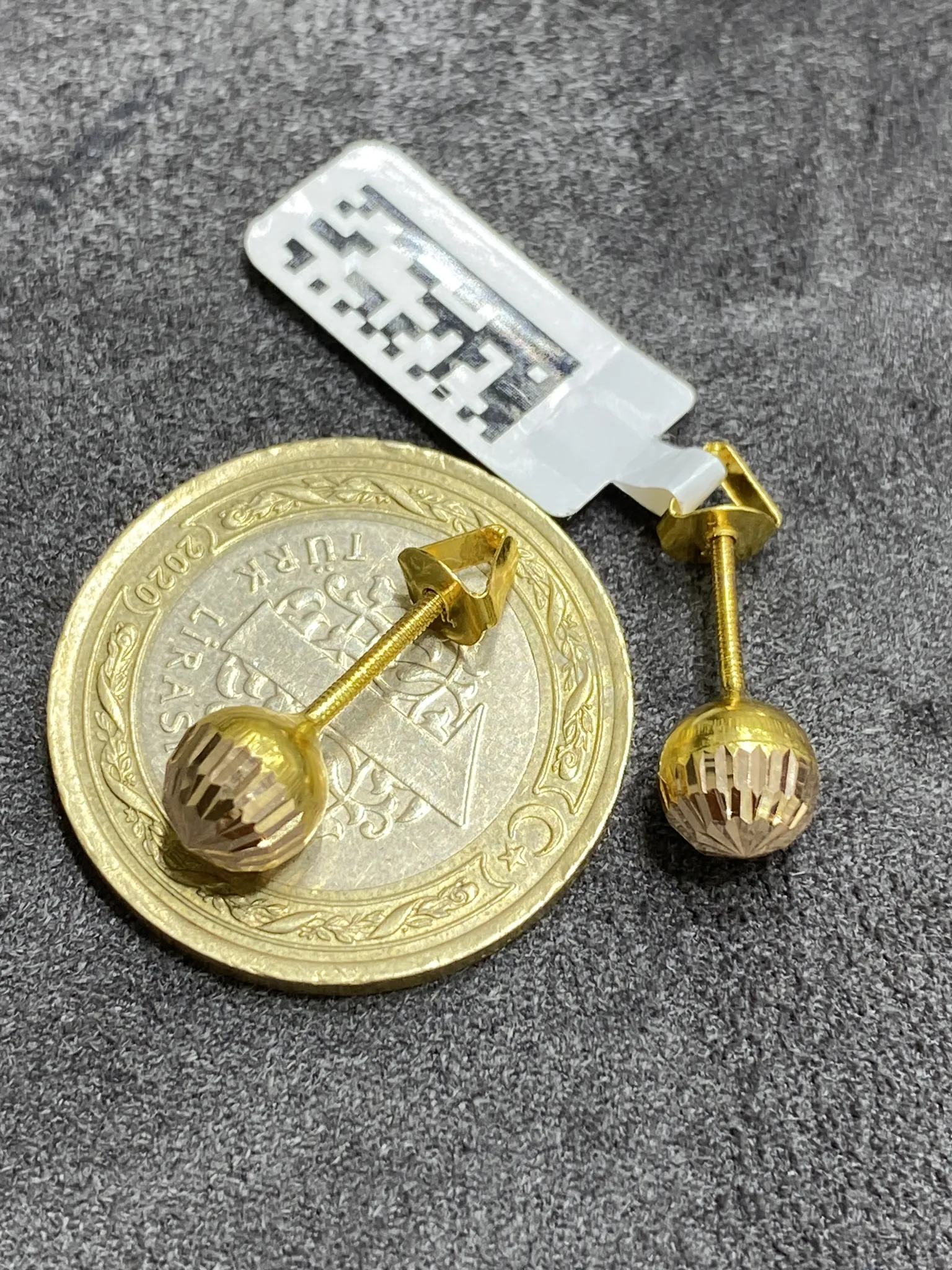 Favori Marka Top Küpe