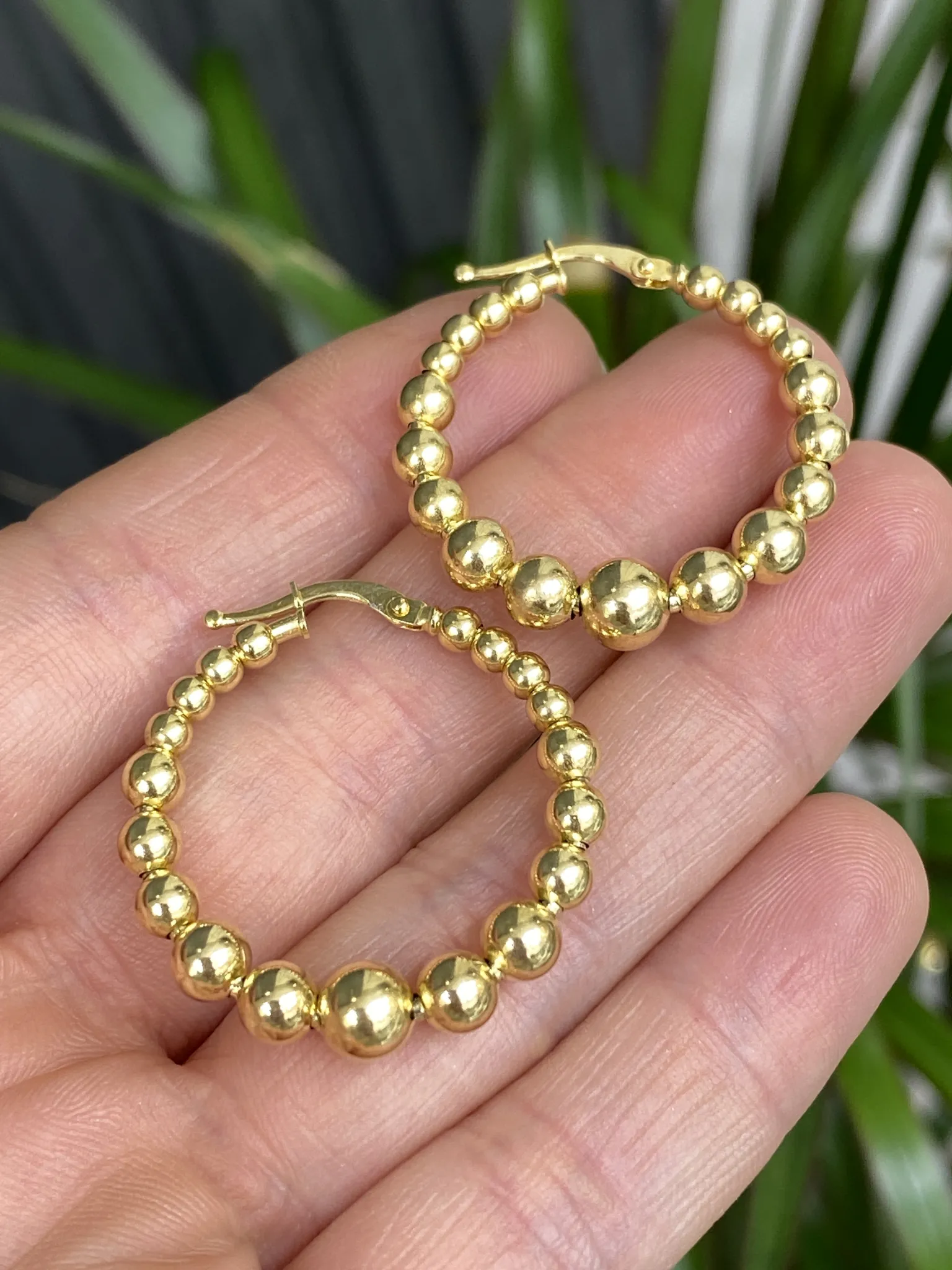 Favori Marka Fantezi Model Top Halka Küpe