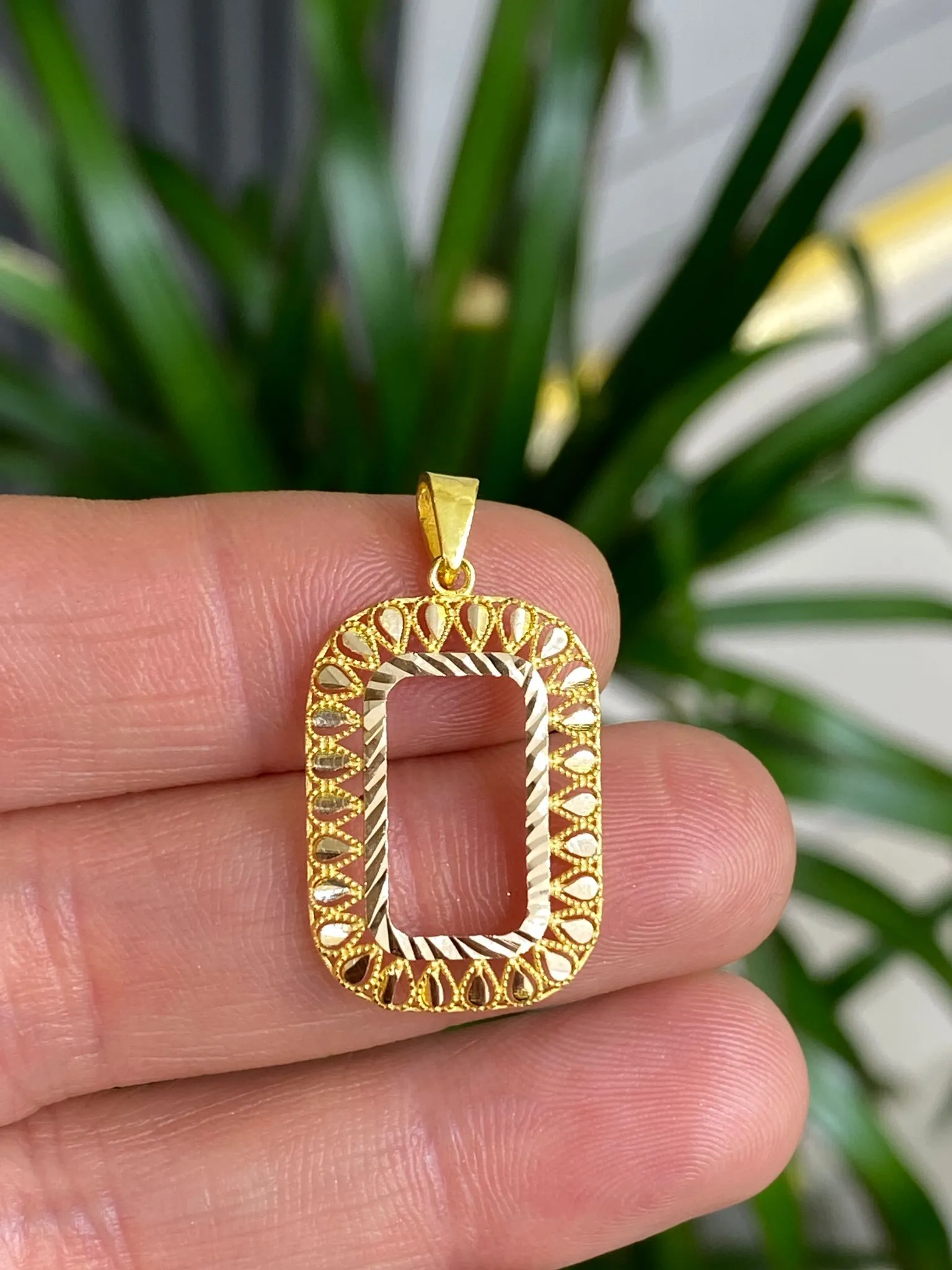 Favori Marka Külçe Çerçeve Model Uç