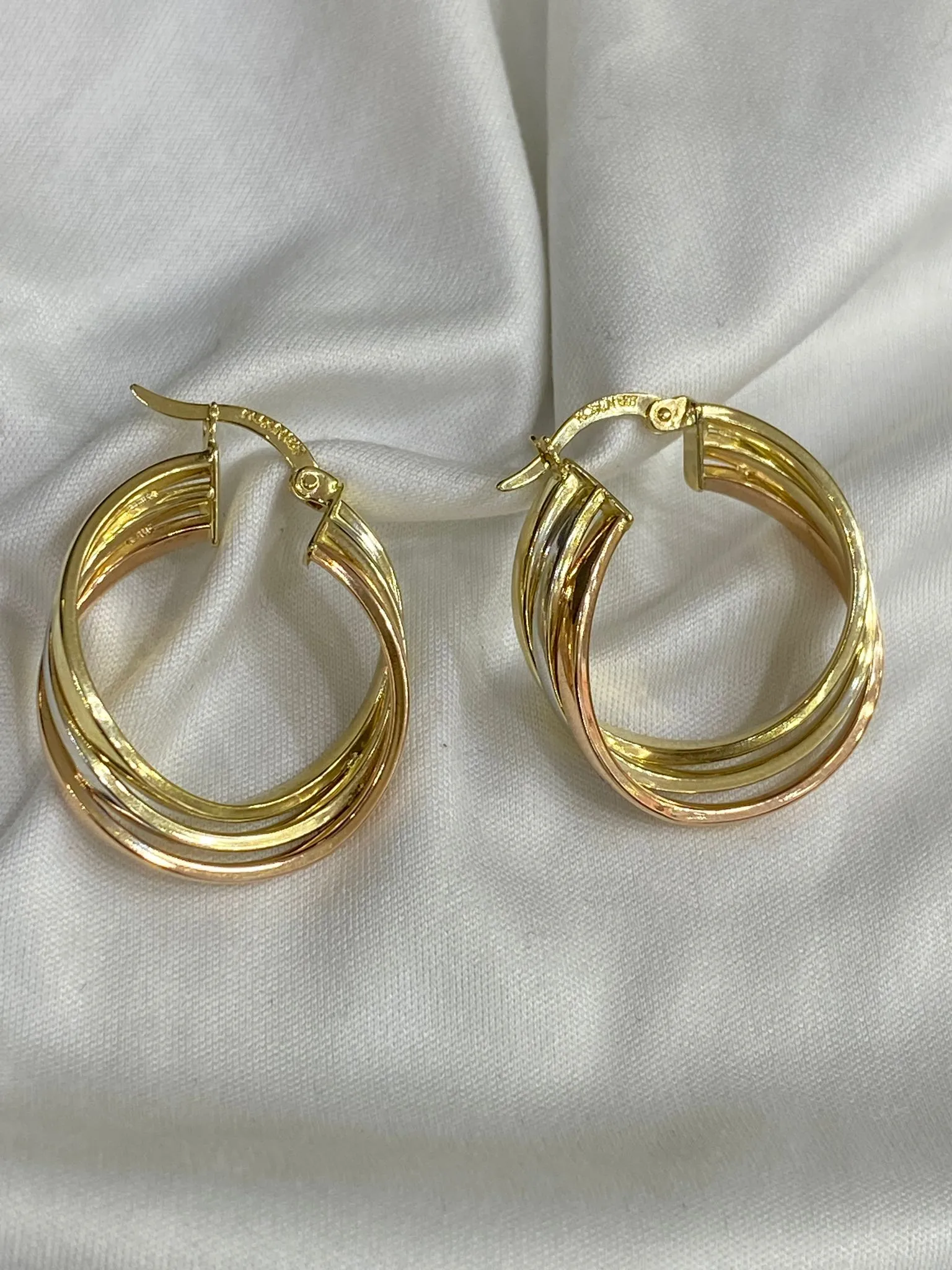 Favori Marka Üç Renkli Halka Model Küpe