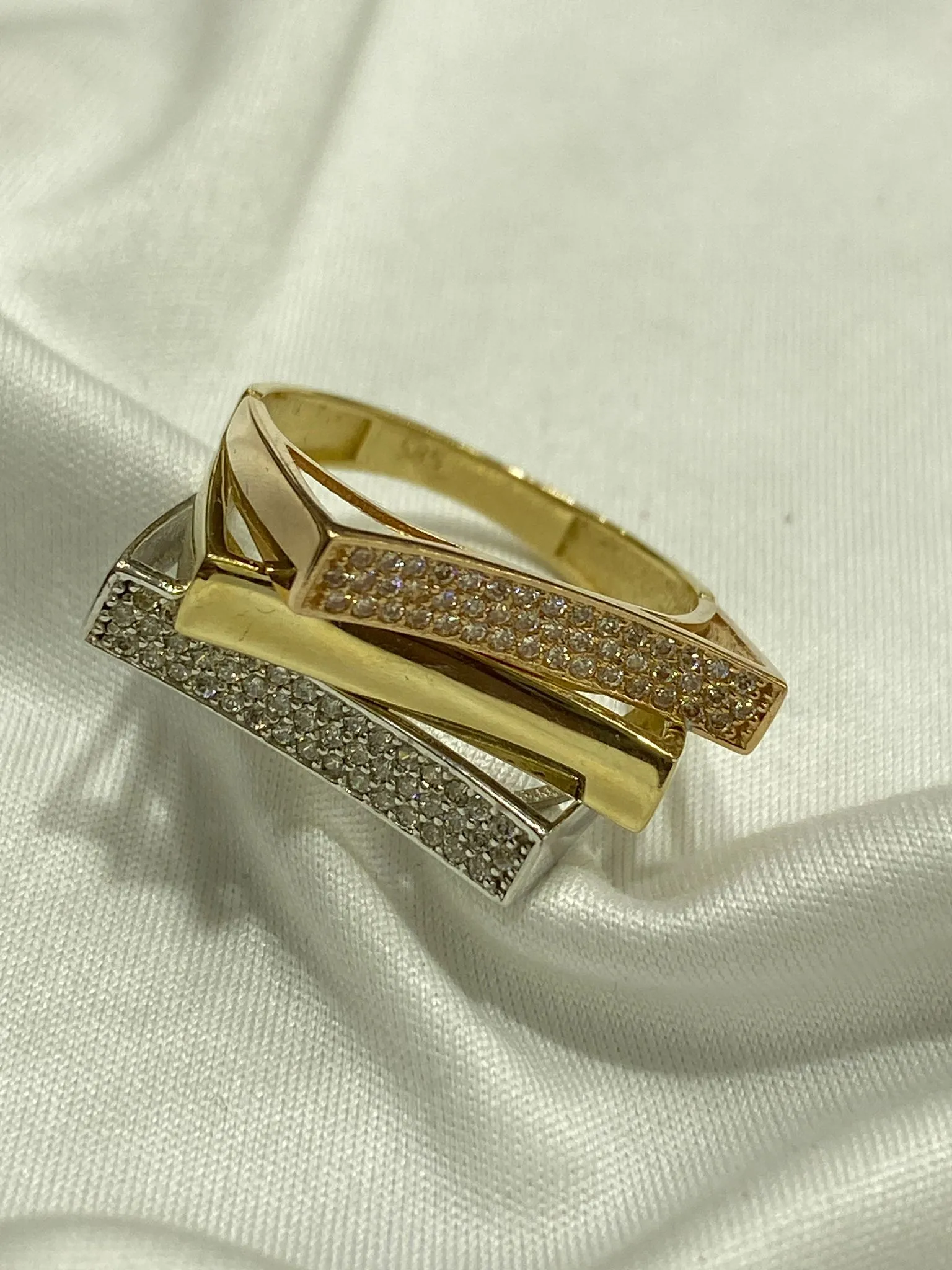 Favori Marka Üç Renkli Fantezi Model Yüzük