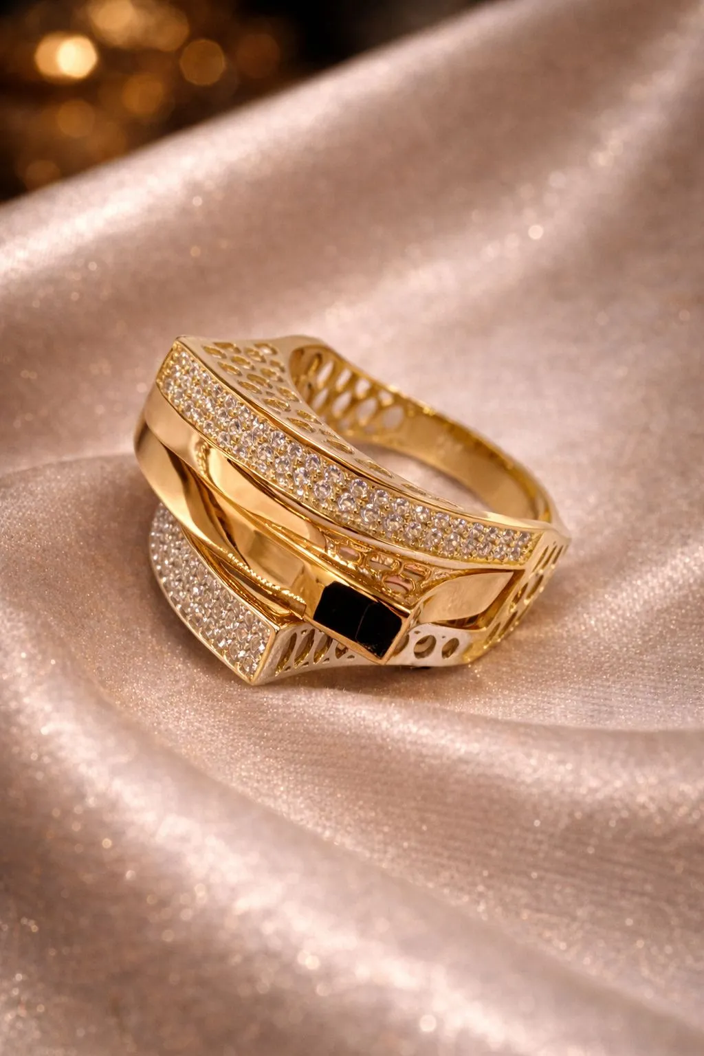 Favori Marka Üç Renkli Fantezi Model Yüzük