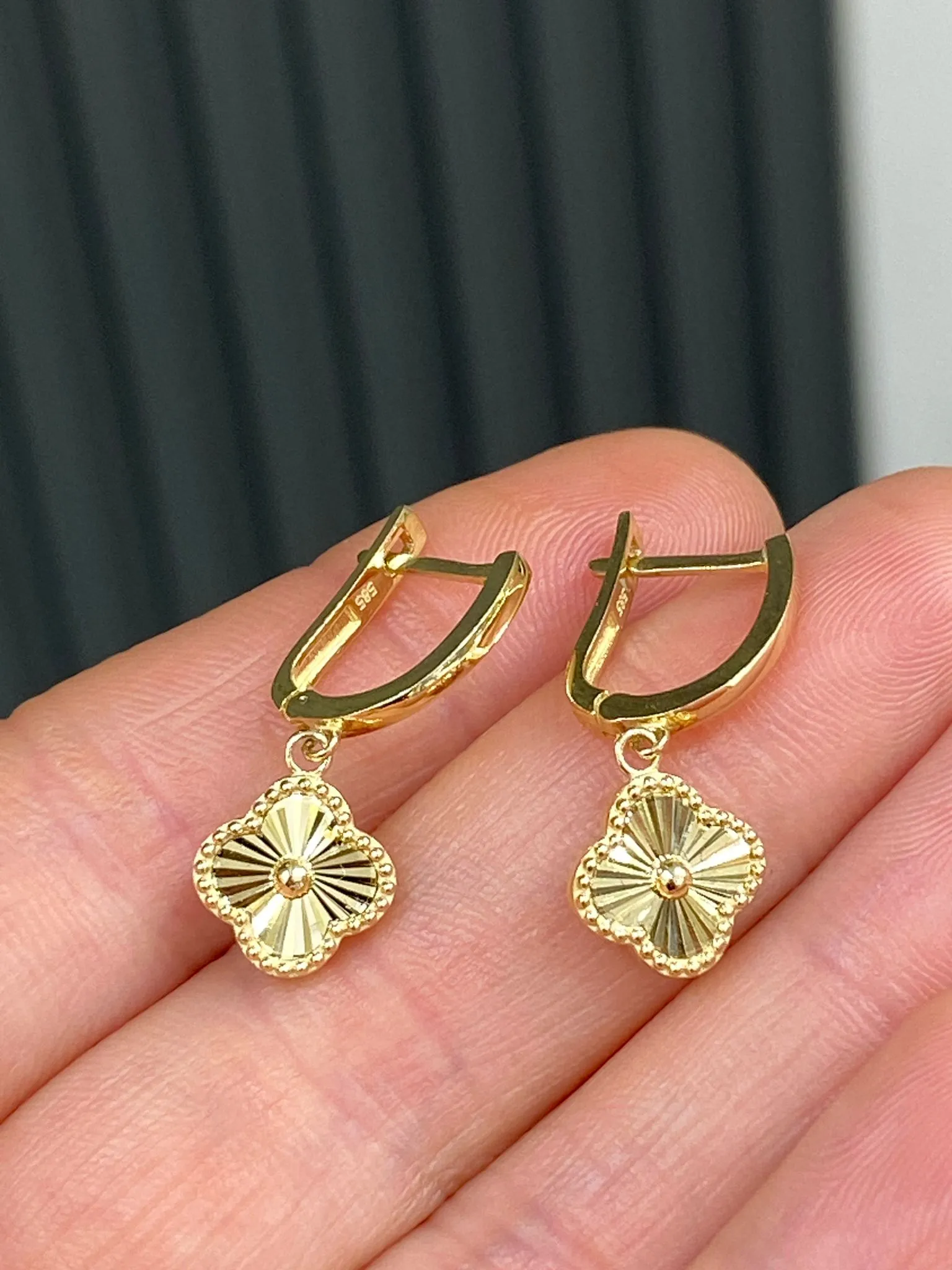 Favori Marka Yonca Model Küpe