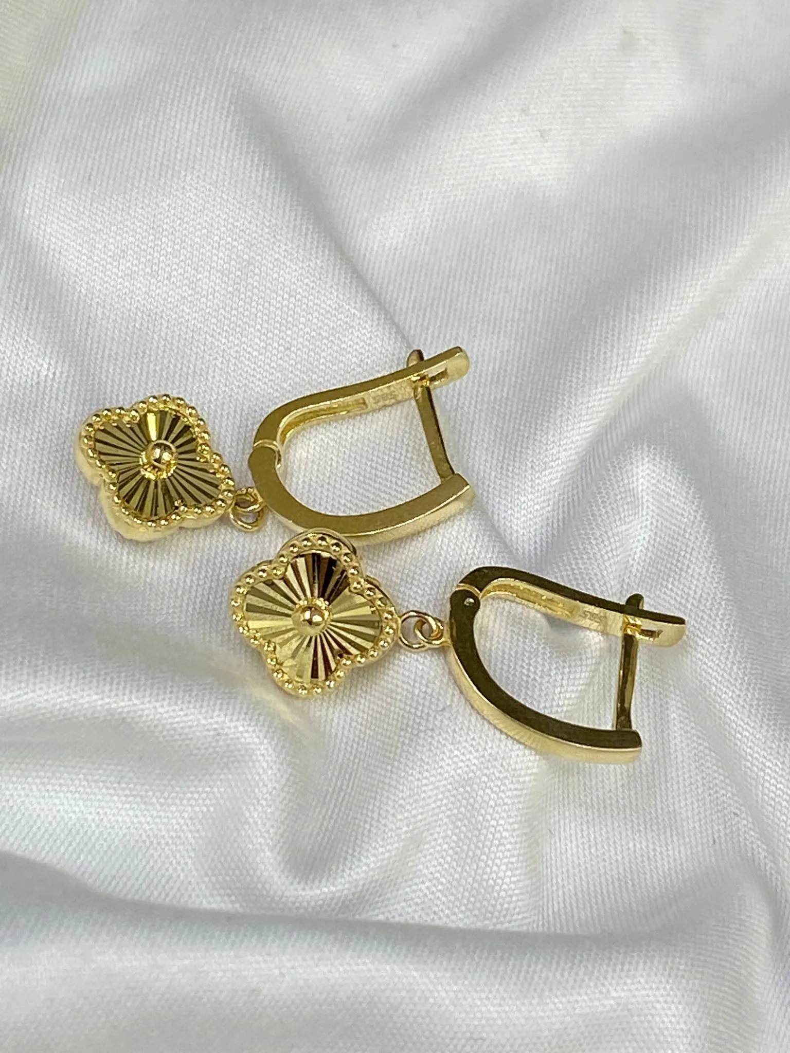 Favori Marka Yonca Model Küpe