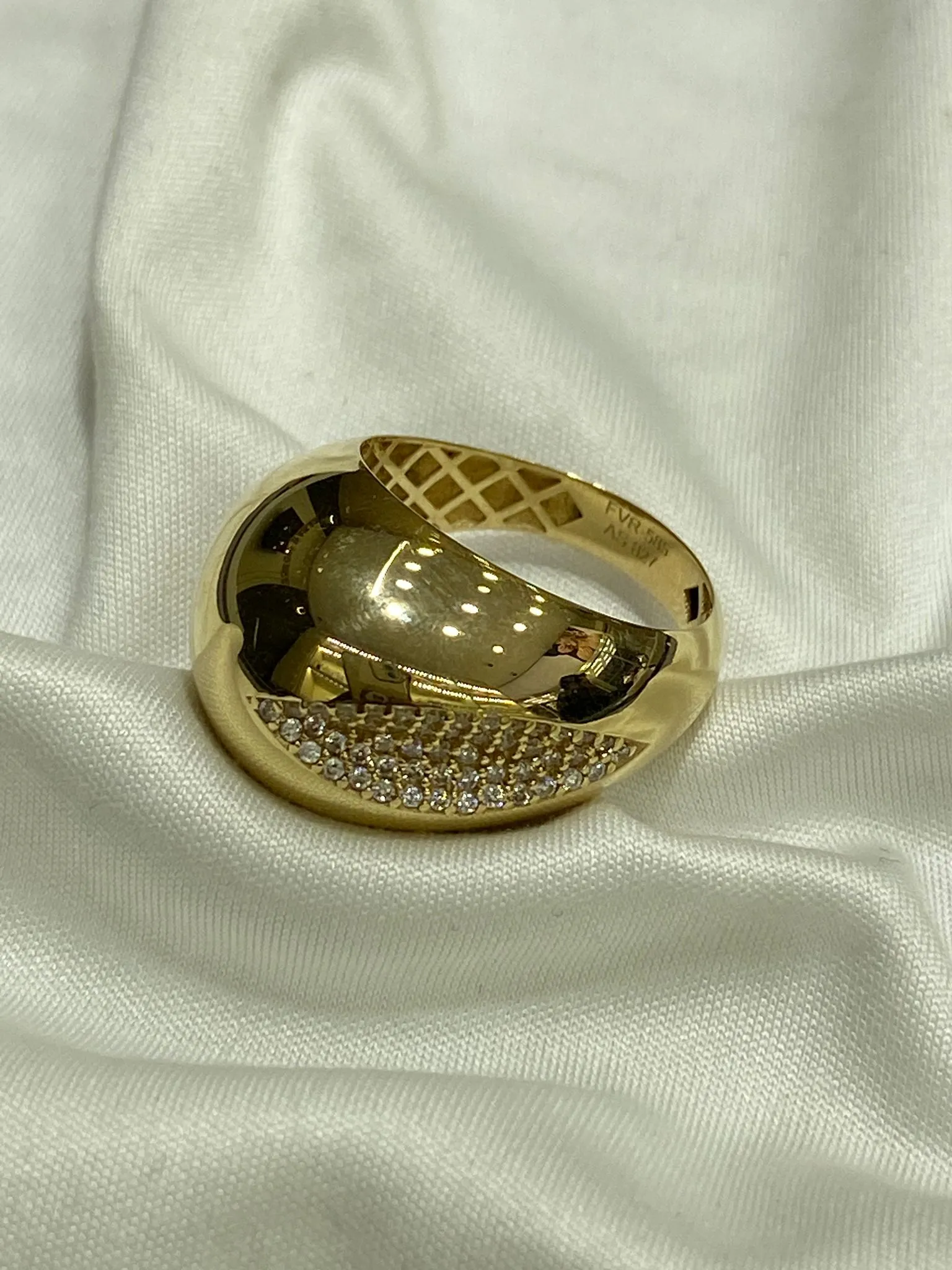 Favori Marka Taşlı İtalyan Model Yüzük