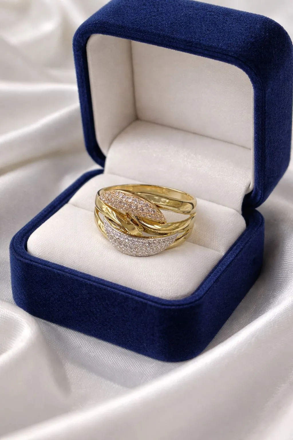 Favori Marka Taşlı Üç Renkli Model Yüzük