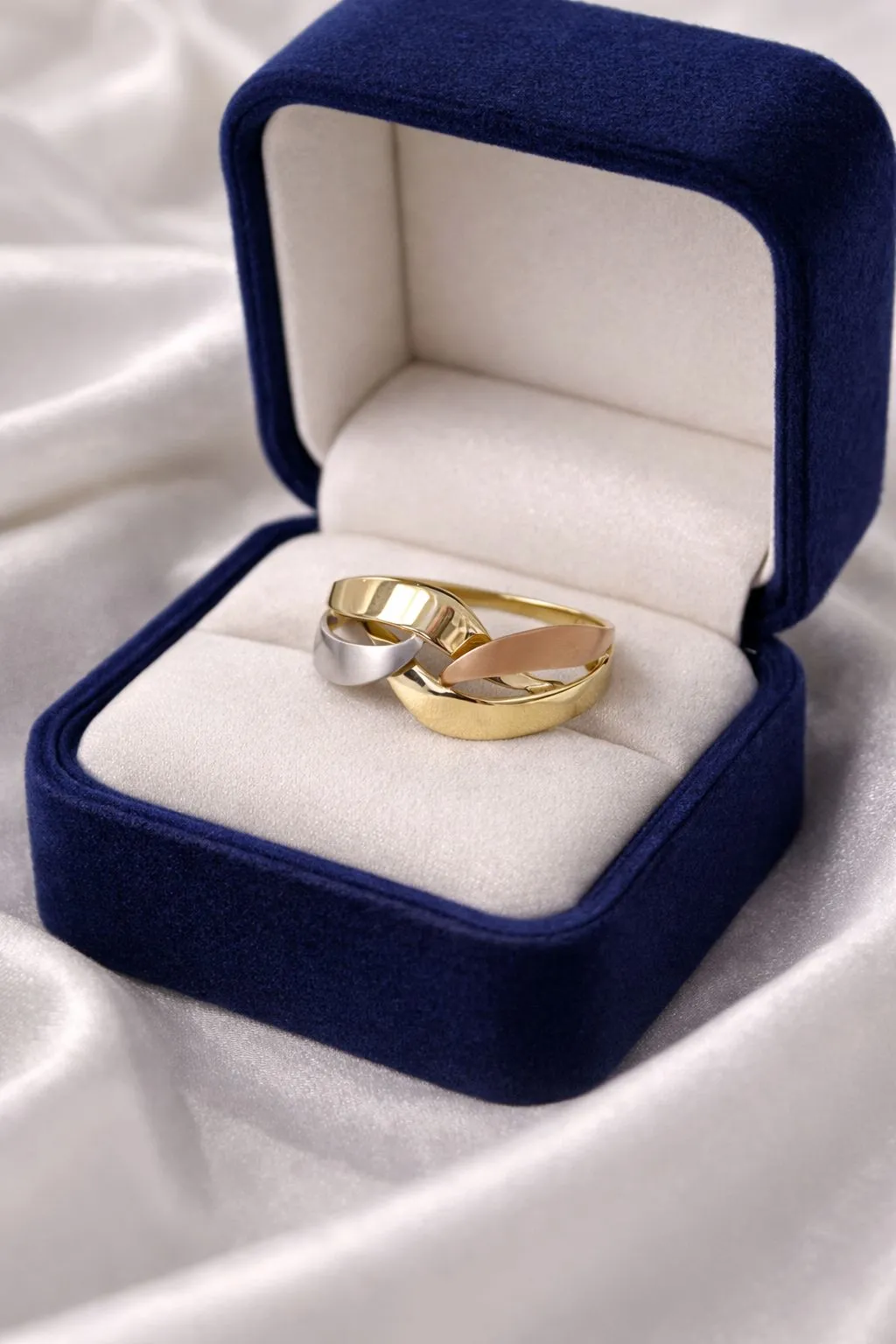 Favori Marka Üç Renkli Fantezi Model Yüzük