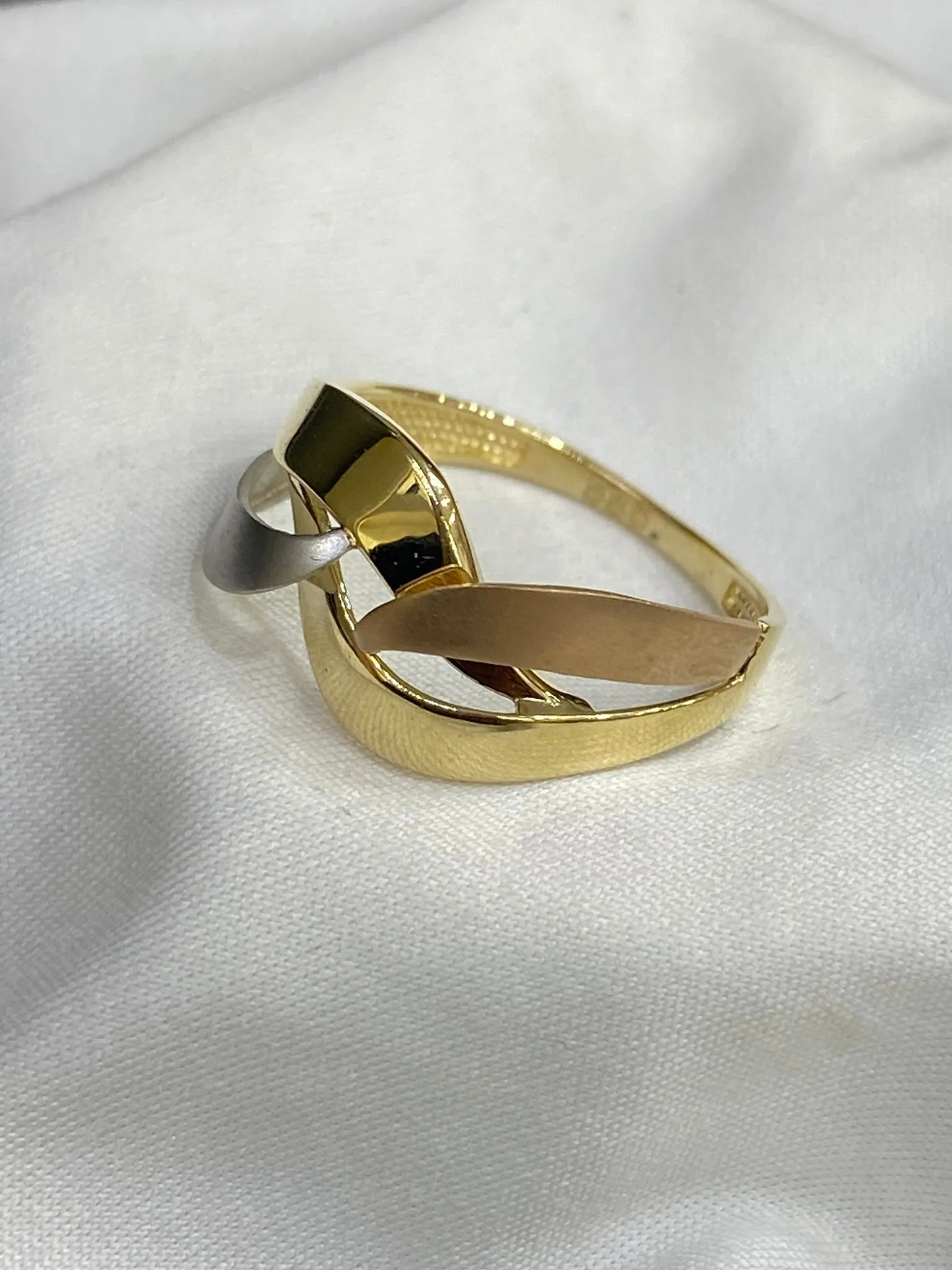 Favori Marka Üç Renkli Fantezi Model Yüzük