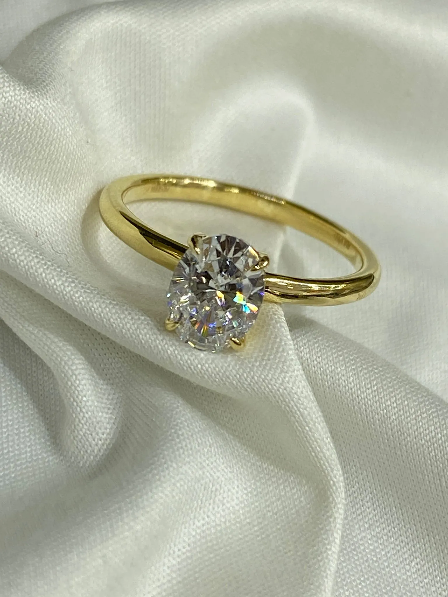 Favori Marka Oval Tektaş Model Yüzük