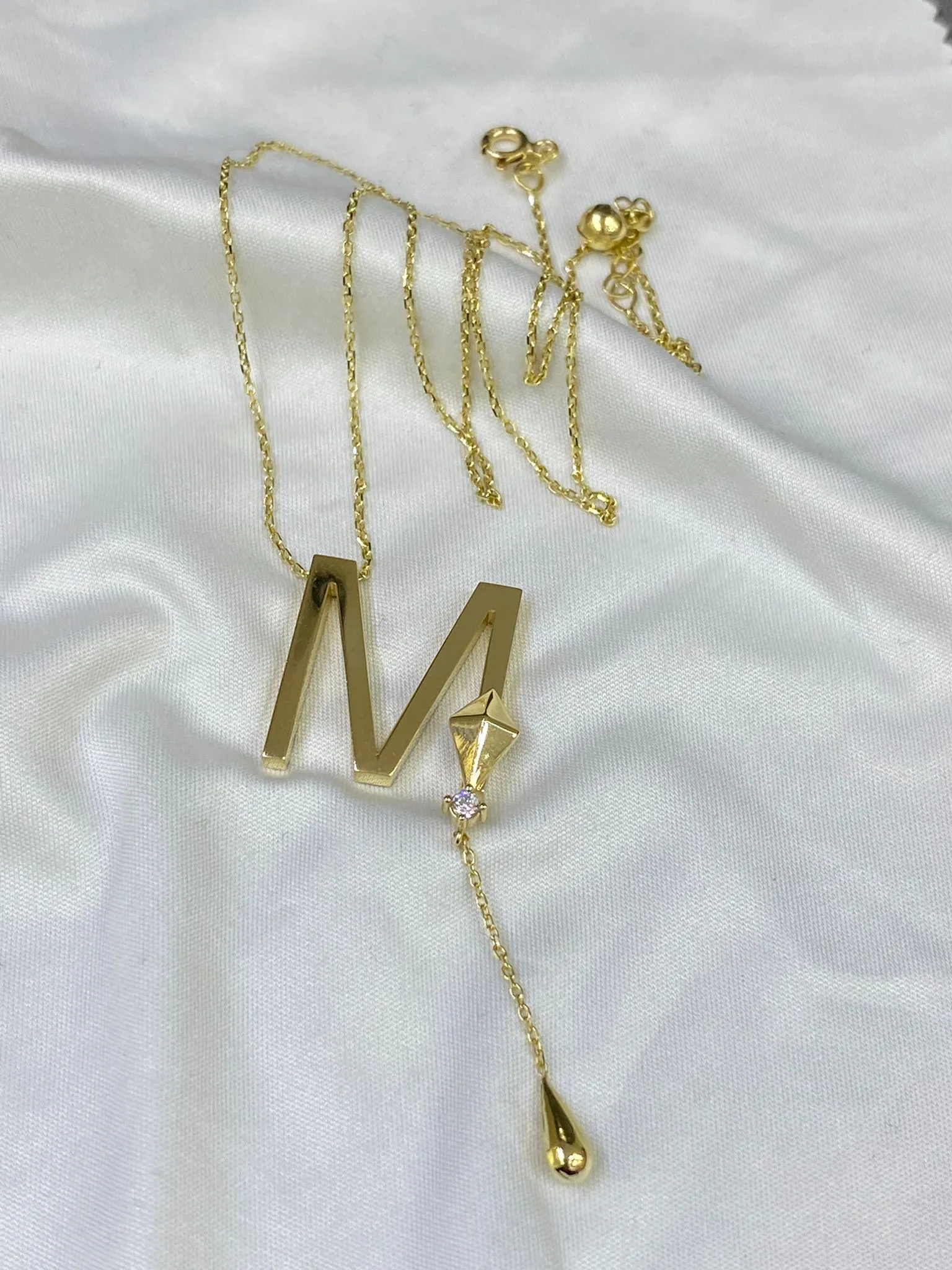 Favori Marka M Harfi Model Kolye