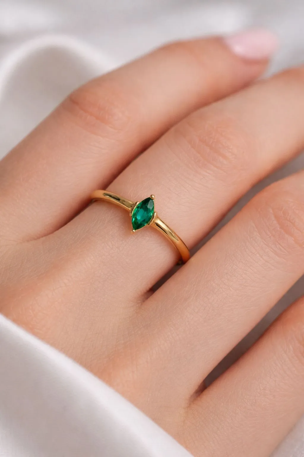 Favori Marka Yeşil Taşlı Model Yüzük