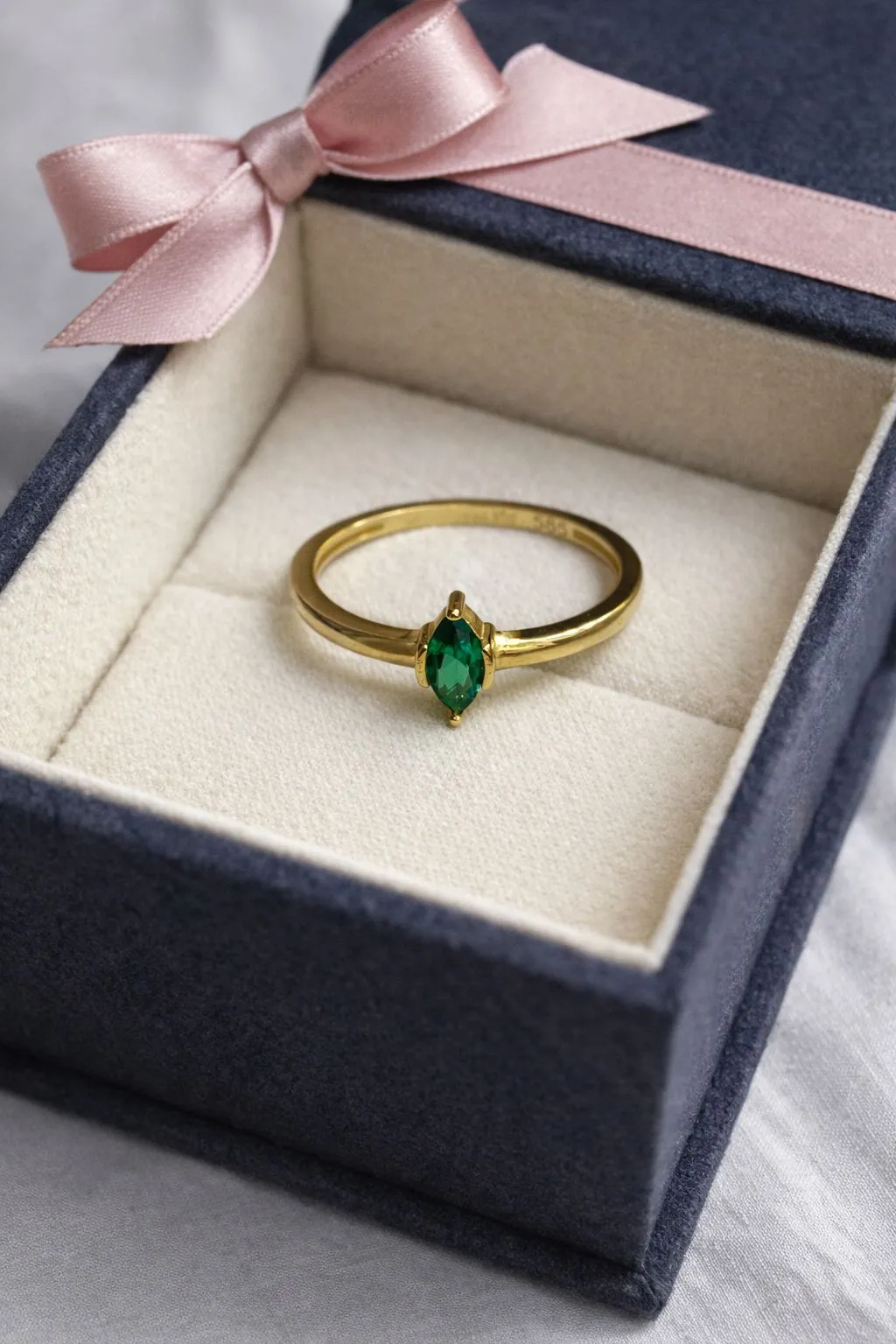 Favori Marka Yeşil Taşlı Model Yüzük