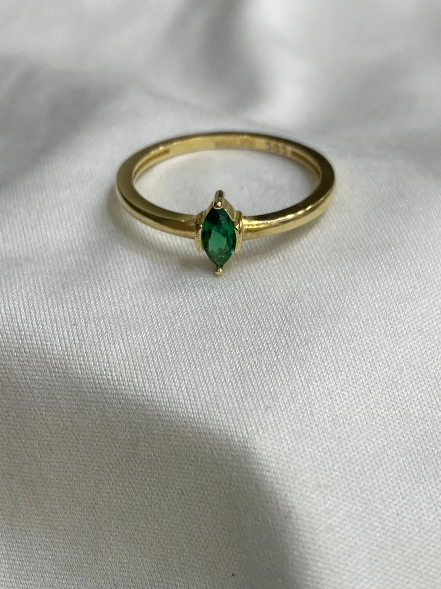 Favori Marka Yeşil Taşlı Model Yüzük