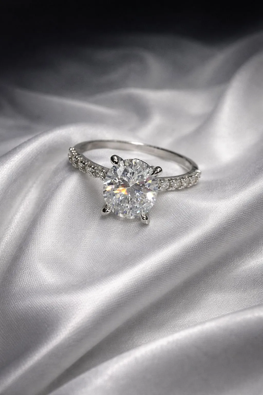 Favori Marka Oval Taşlı Model Yüzük