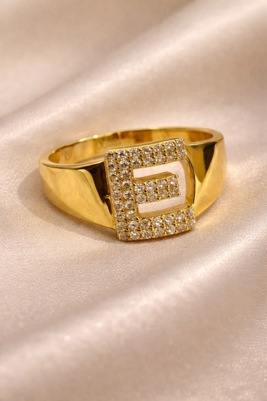 Favori Marka E Harfi Model Yüzük