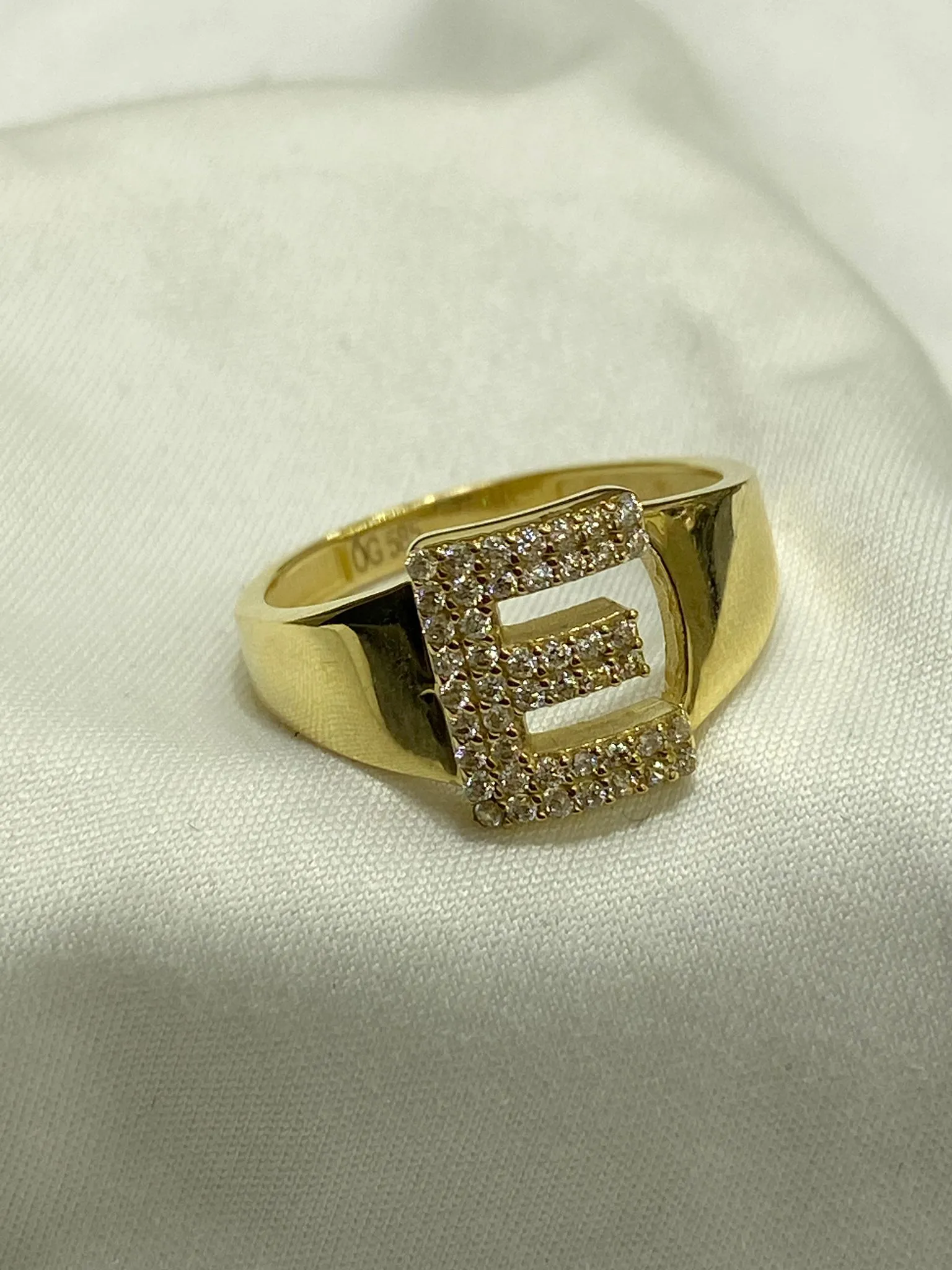 Favori Marka E Harfi Model Yüzük