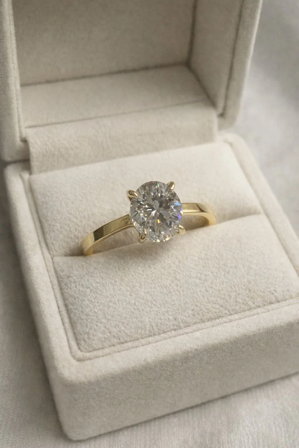 Favori Marka Oval Taşlı Model Yüzük