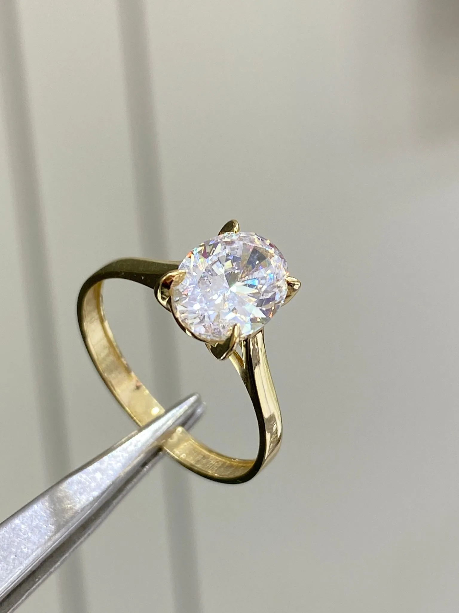 Favori Marka Oval Taşlı Model Yüzük