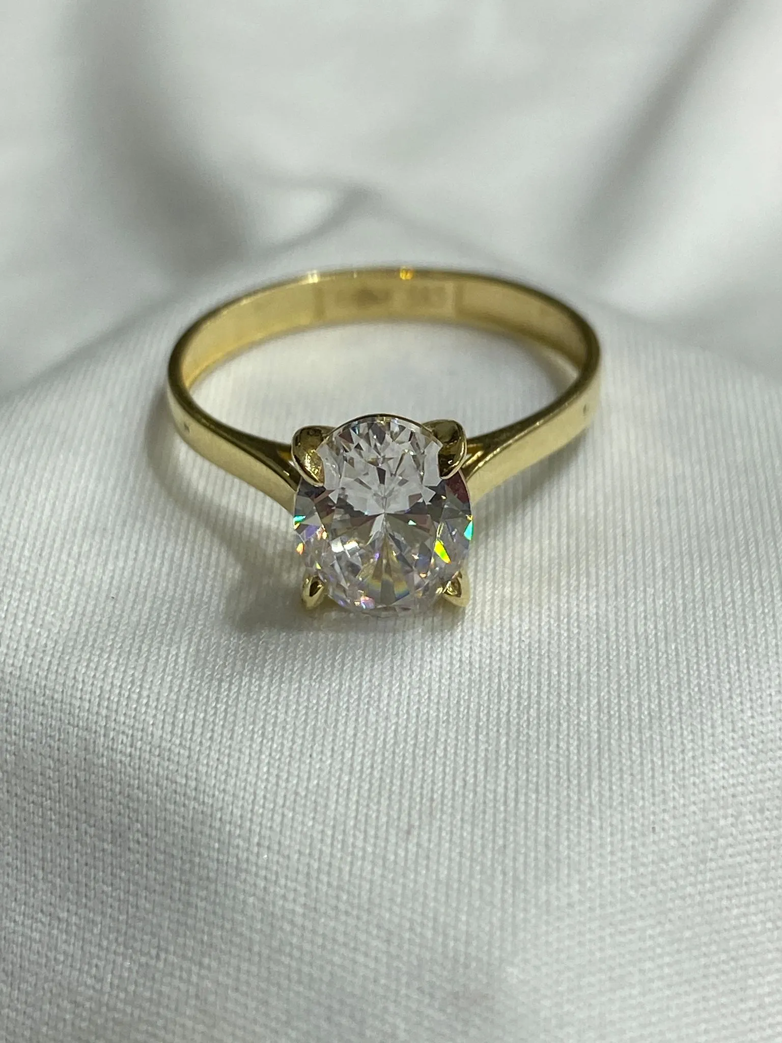 Favori Marka Oval Taşlı Model Yüzük